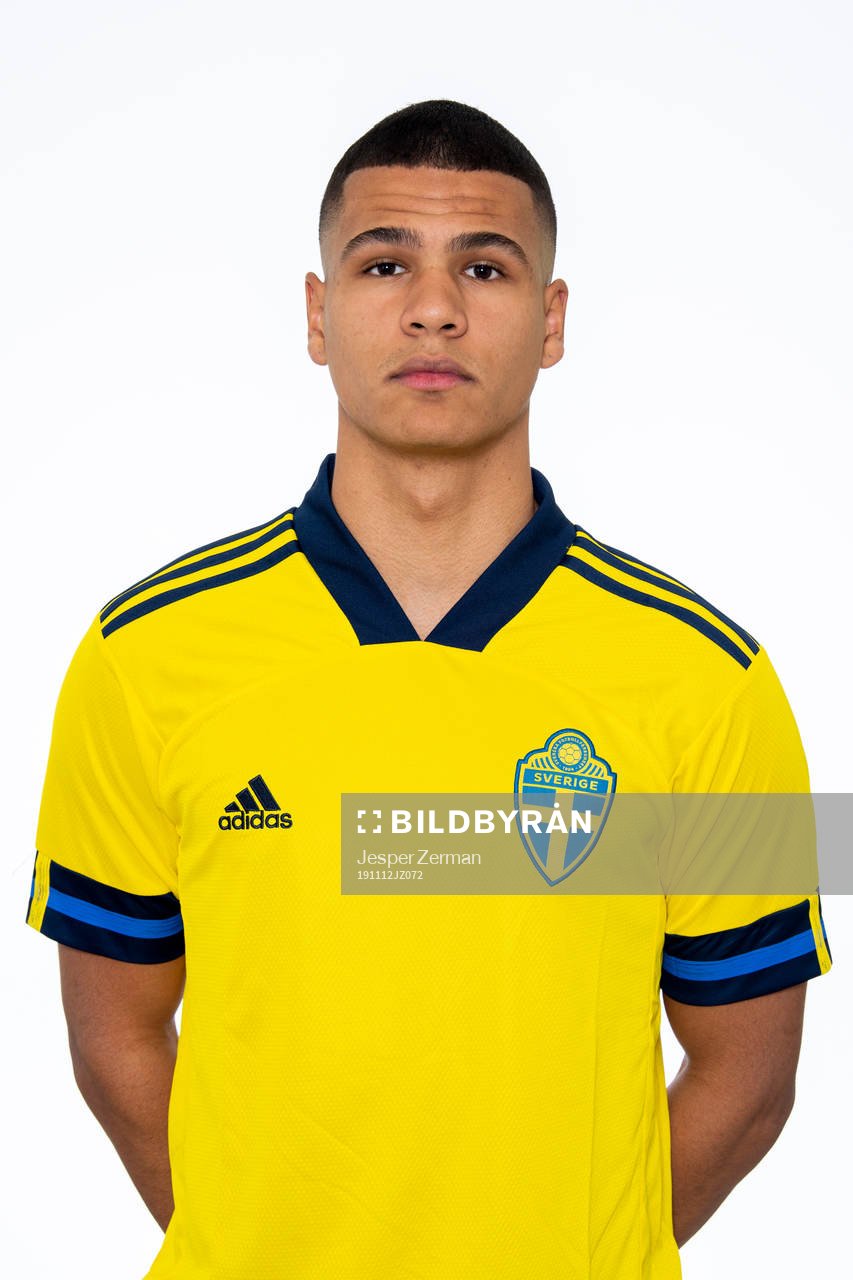 Daniel Mahjob Wallentinsson i P17-landslaget poserar för porträtt den 12 november 2019 i Stockholm.