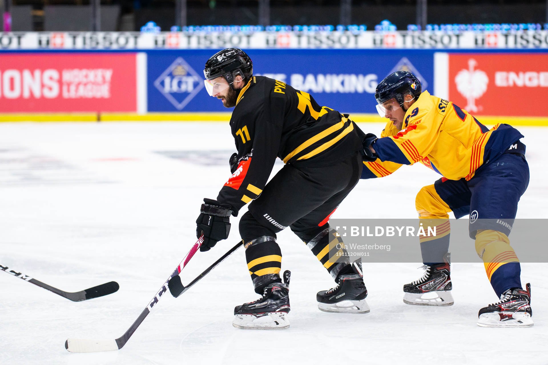 Tom Pyatt of Skellefteå and Sebastian Strandberg of
