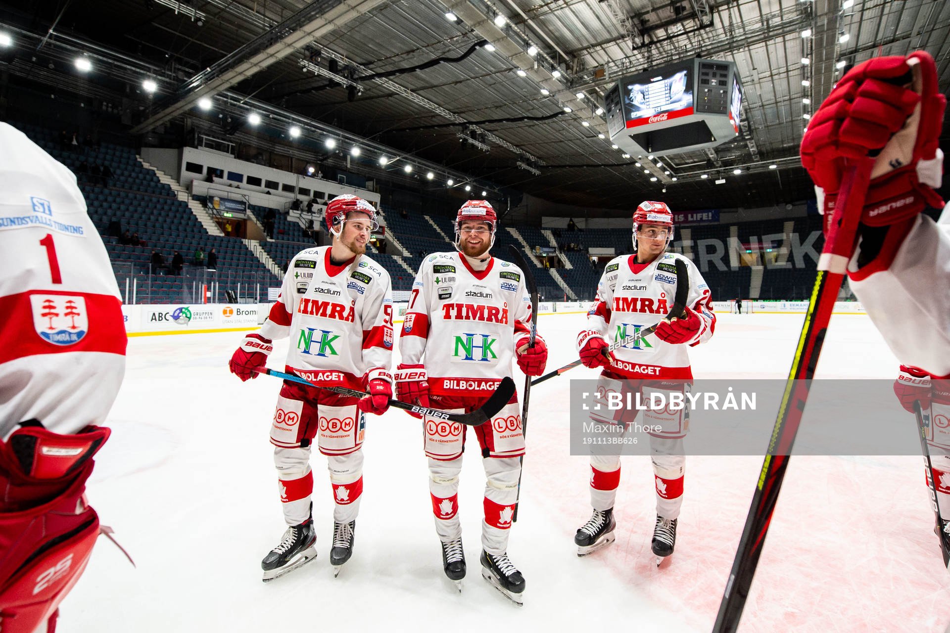 Timrås Johan Lindholm och Tim Wahlgren jublar med