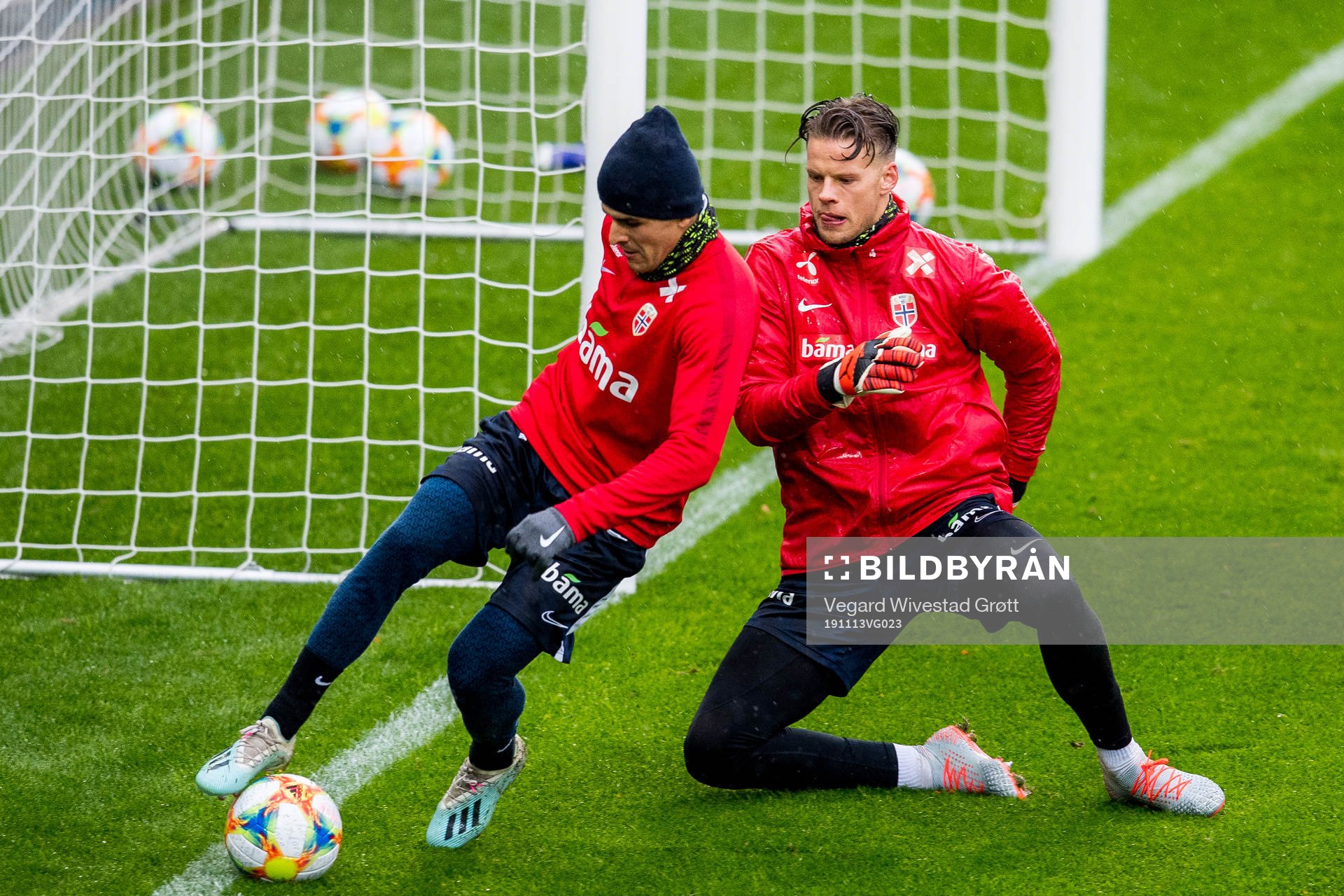 Tarik Elyounoussi and goalkeeper Ørjan Nyland of Norway