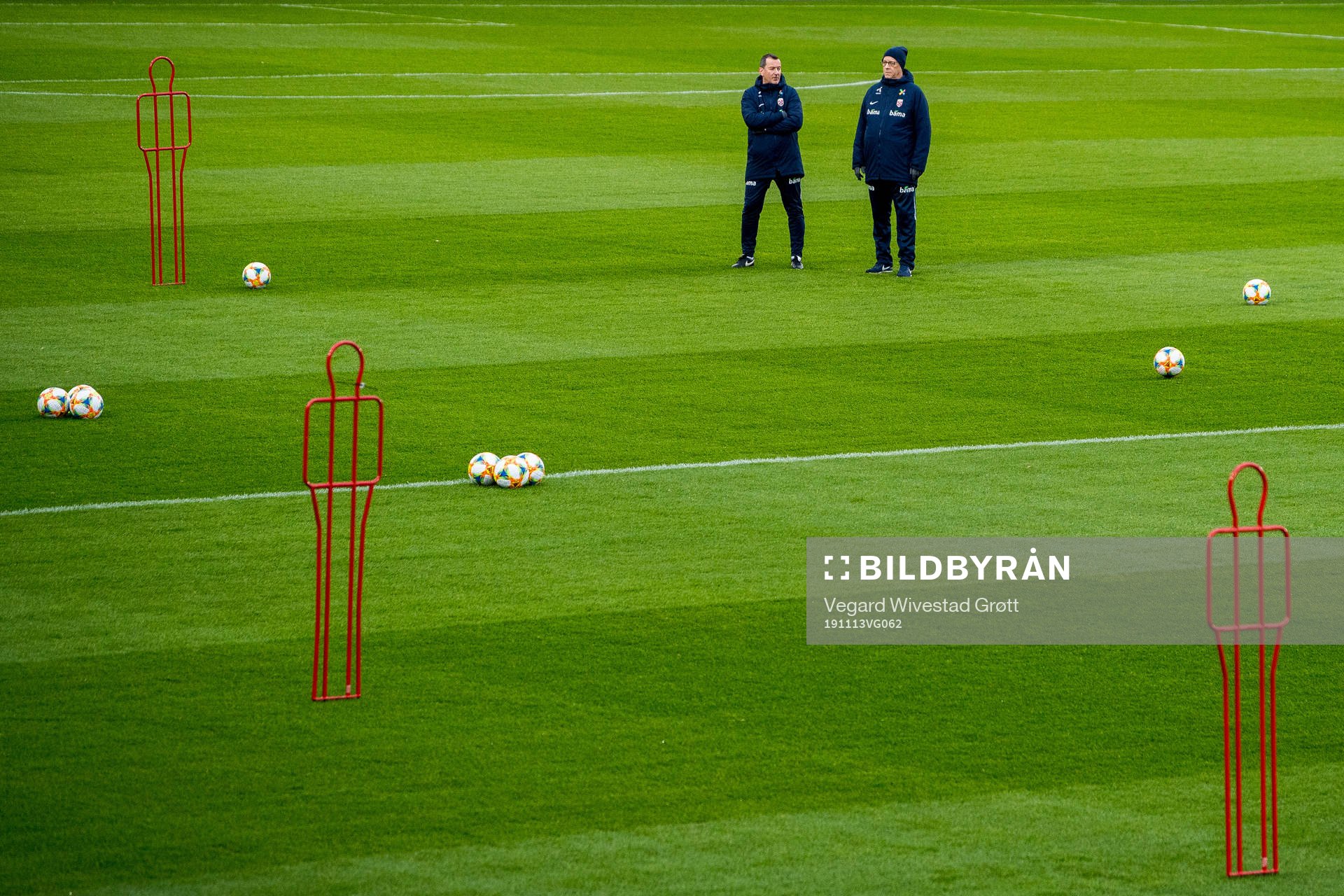 Per Joar Hansen, assistant coach, and Lars Lagerbäck, head