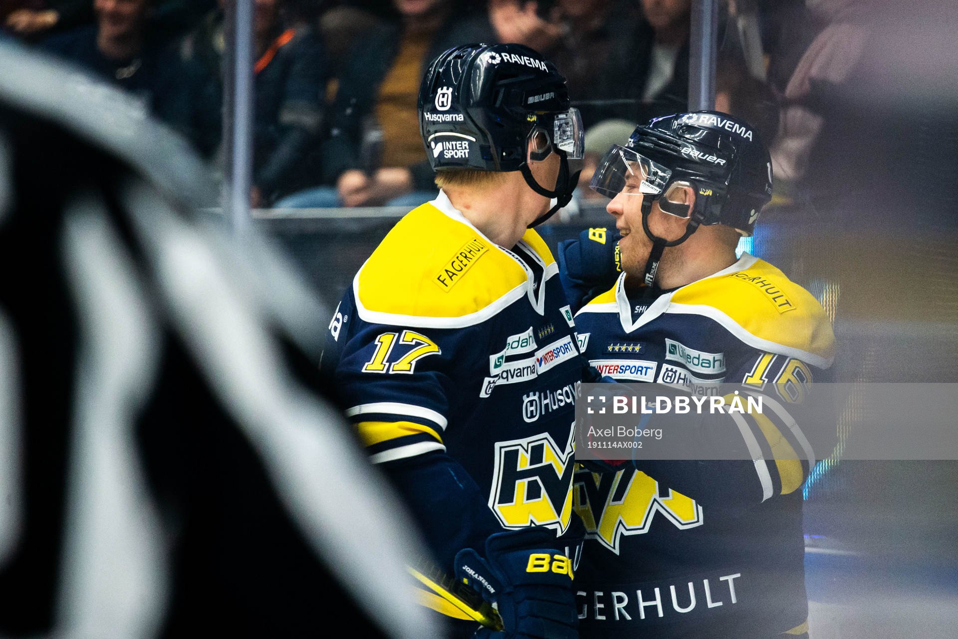 s Emil Johansson och Filip Sandberg jublar