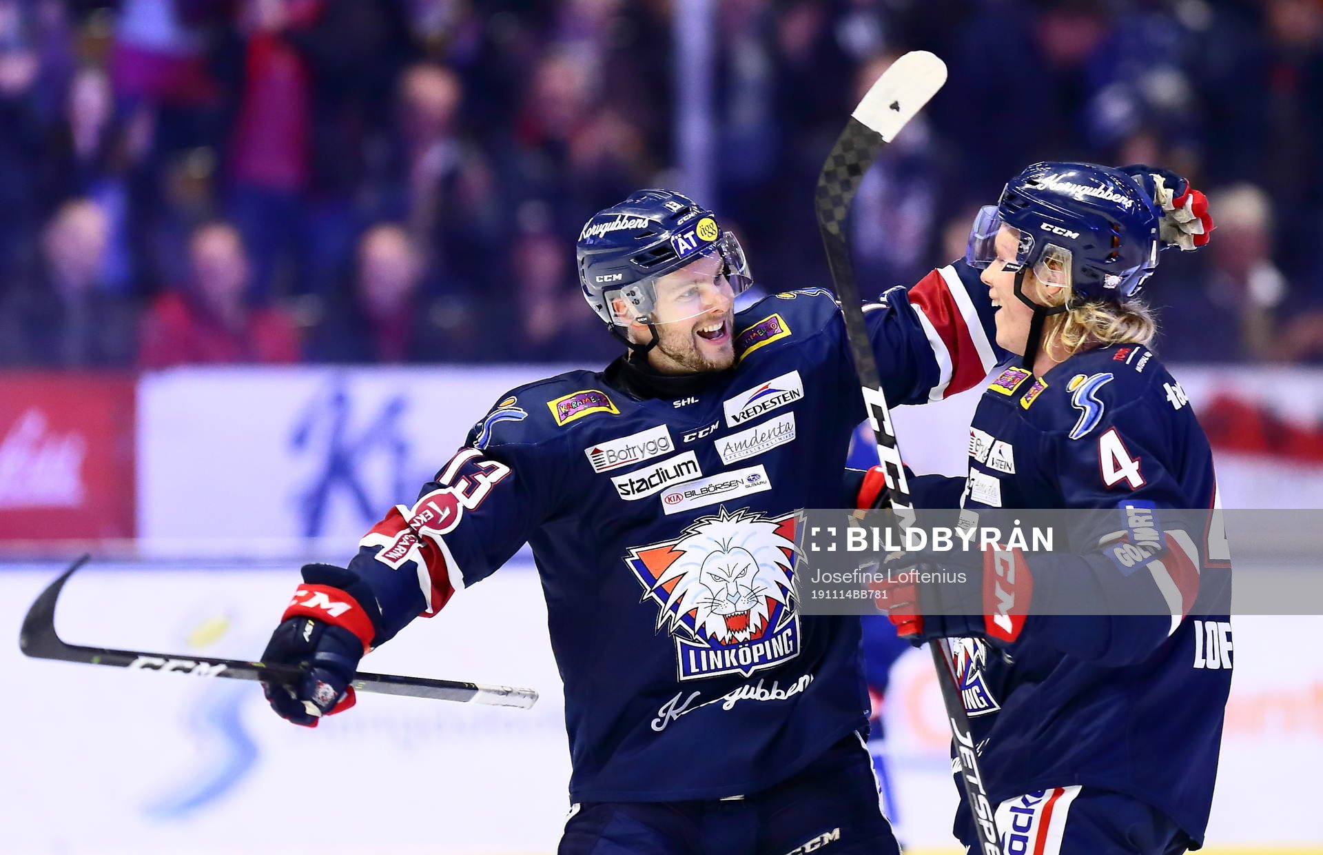 Linköpings Andrew Gordon jublar med Samuel Lofquist