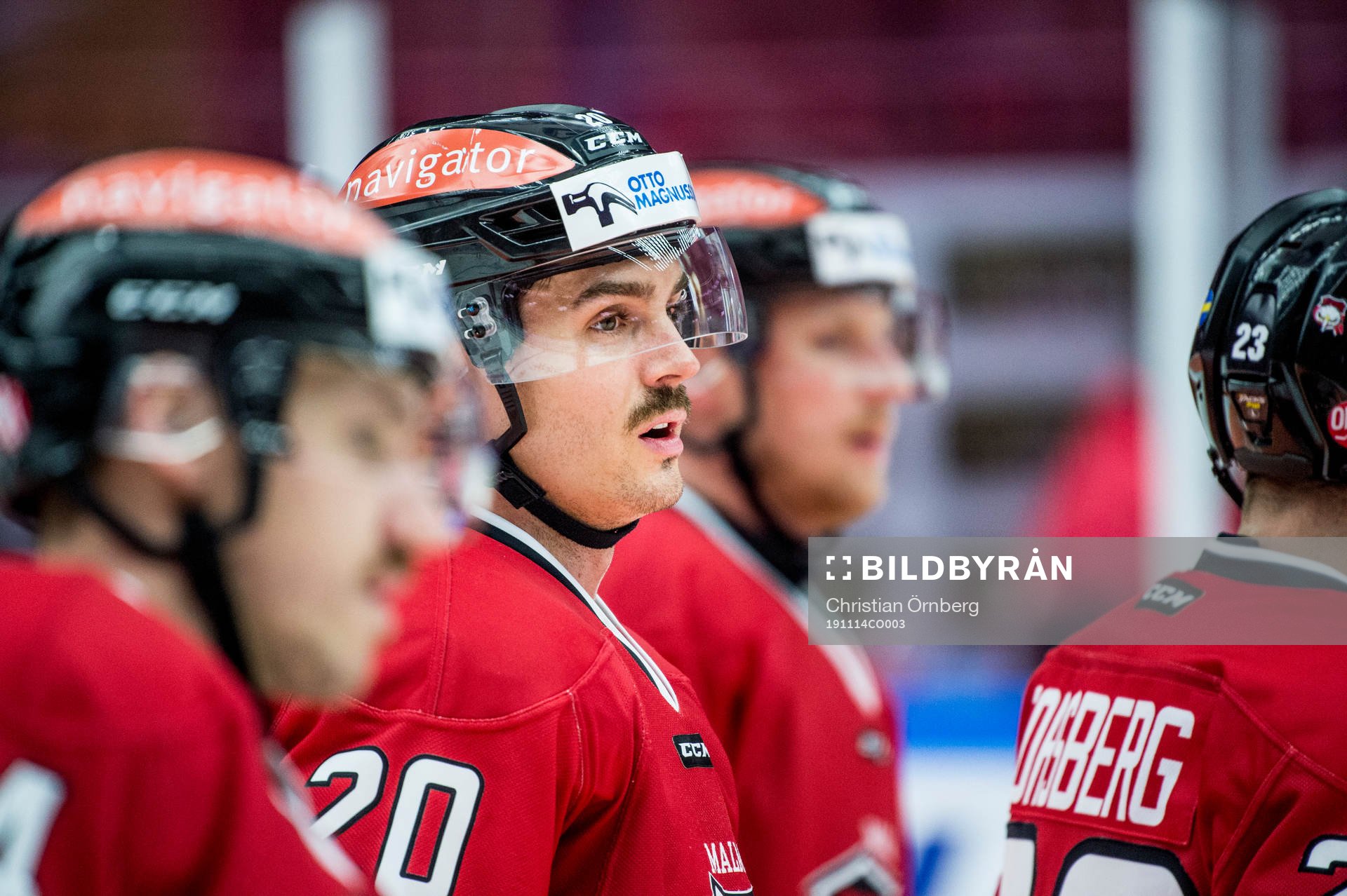 Malmö Redhawks Henrik Hetta värmer upp iklädd en