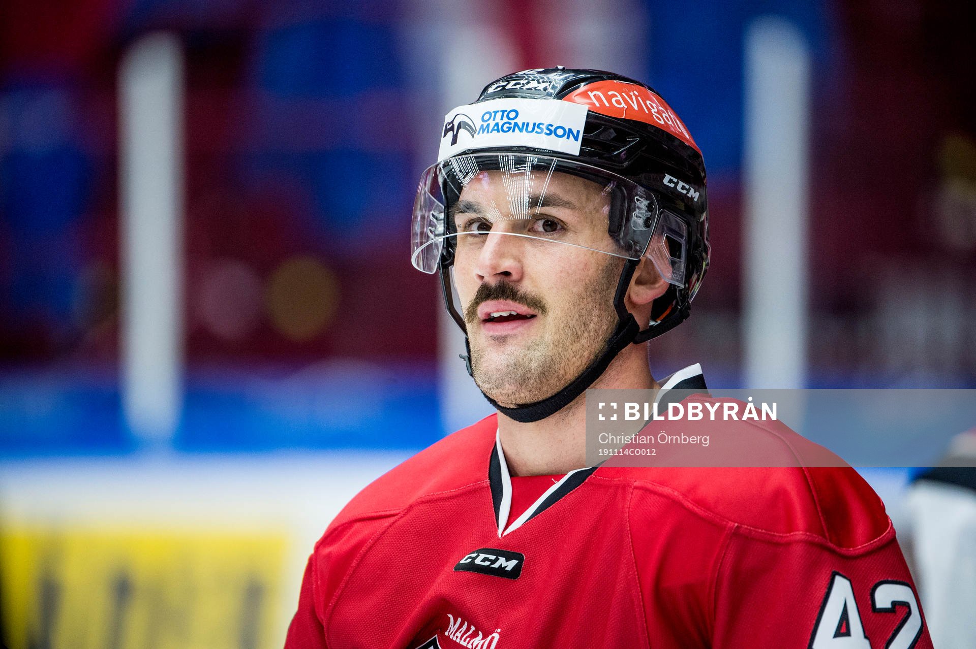 Malmö Redhawks Niklas Arell värmer upp iklädd en