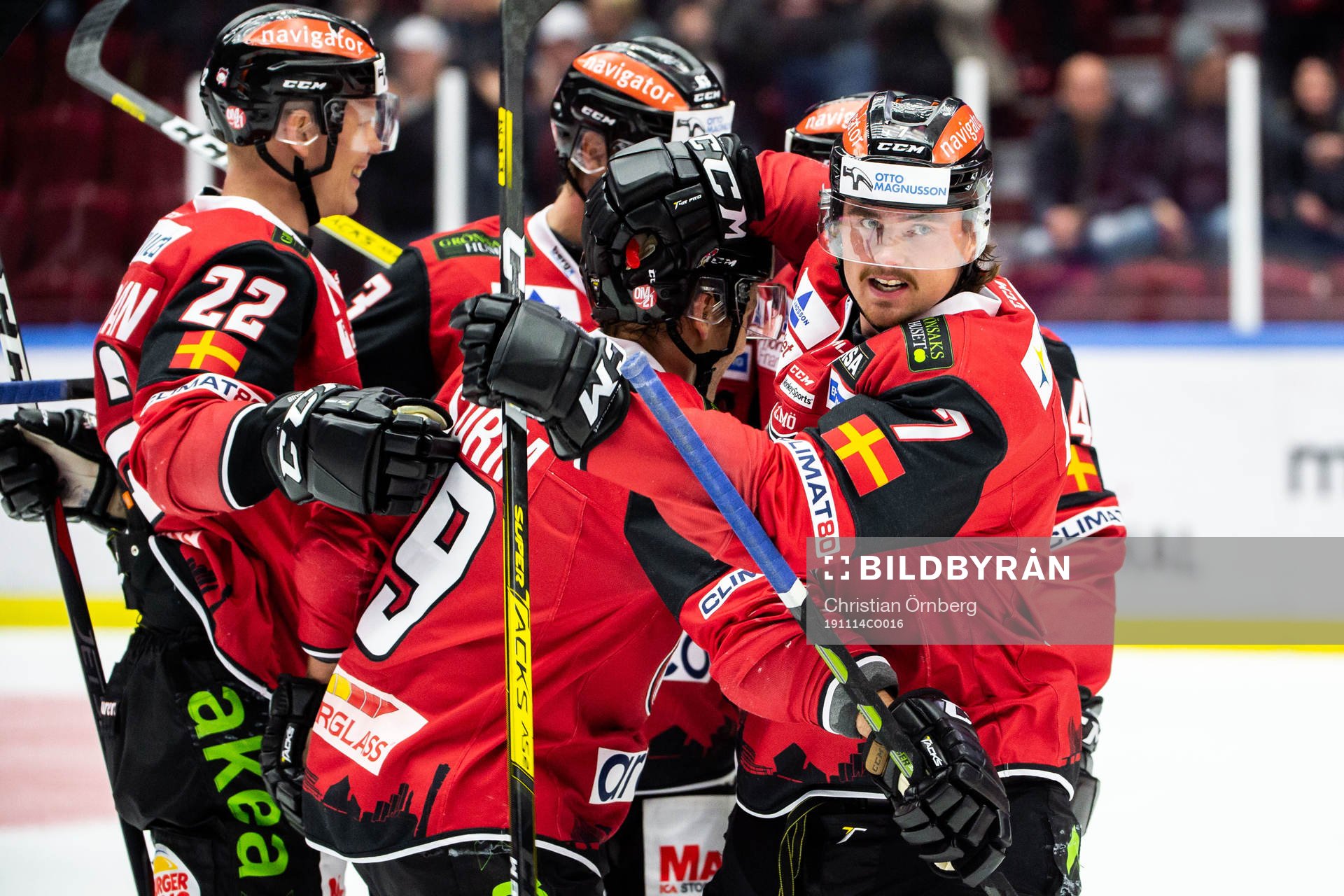 Malmö Redhawks Marcus Björk jublar med Frederik Storm