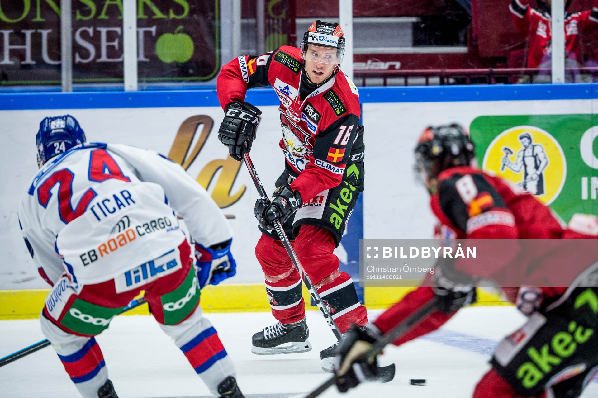 Malmö Redhawks Matias Lassen mot Oskarshamns Rok Ticar