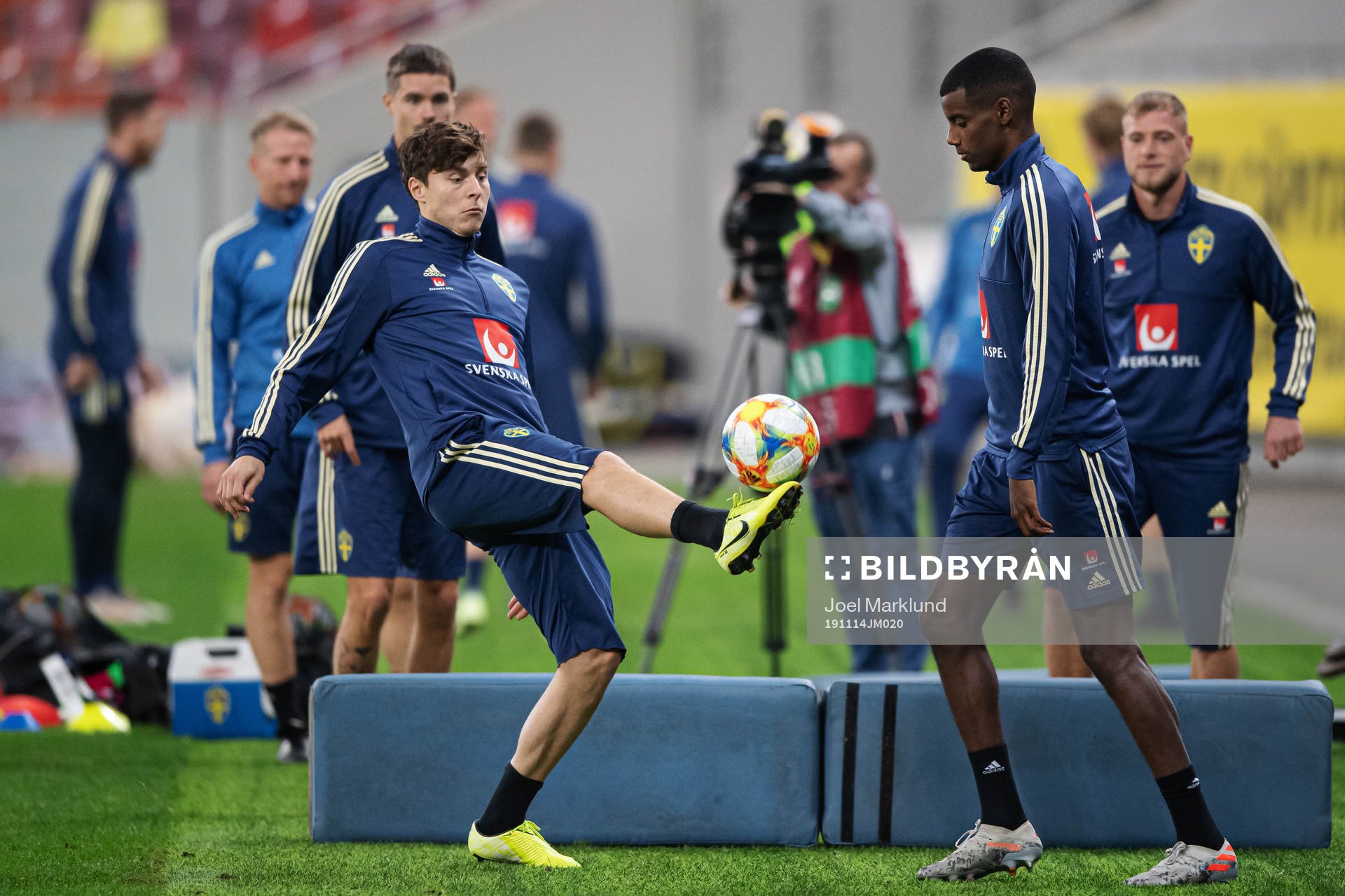 Victor Nilsson Lindelöf and Alexander Isak of the Swedish