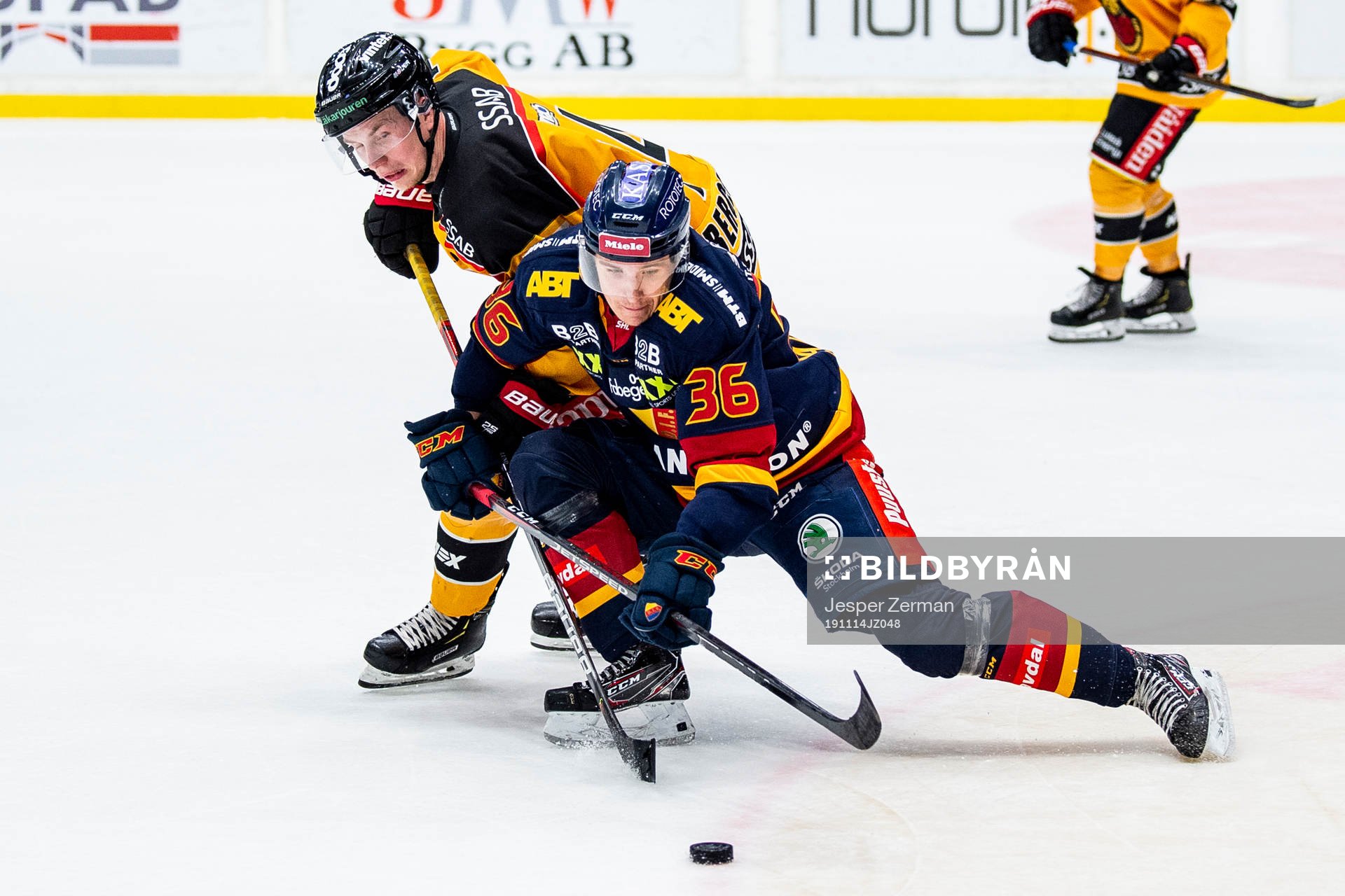 Luleås Jonas Berglund och Djurgårdens Rasmus Kahilainen