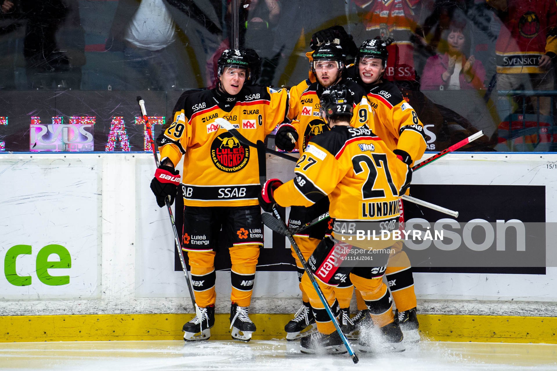 Luleås Robin Kovacs jublar med lagkamrater