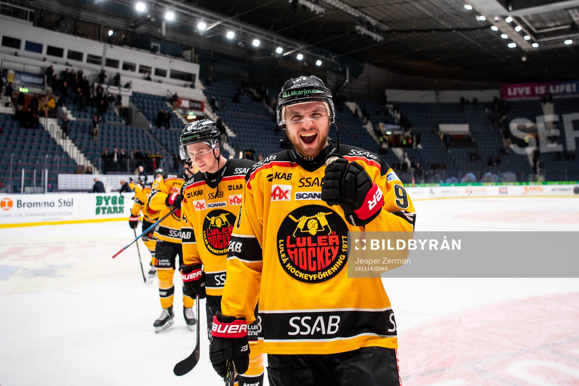Luleås Robin Kovacs jublar