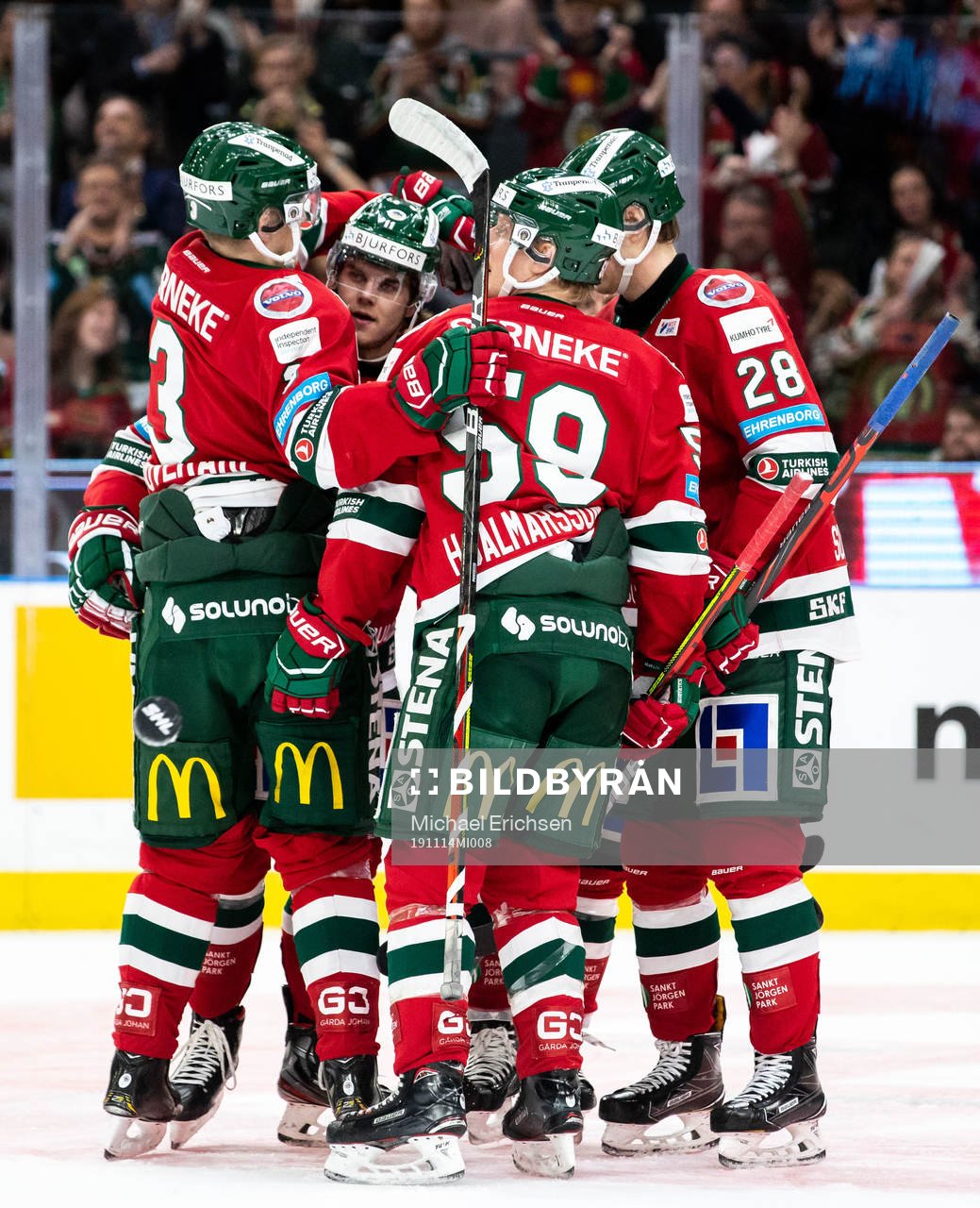 Frölundas Jacob Moverare jublar med lagkamrater