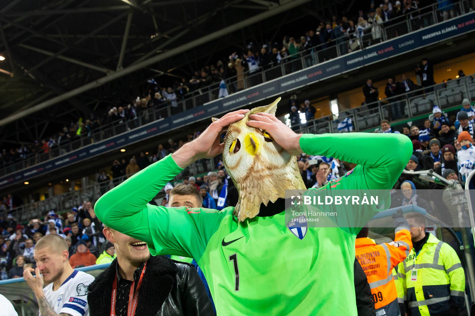 Lukas Hradecky (GK)#1, FIN