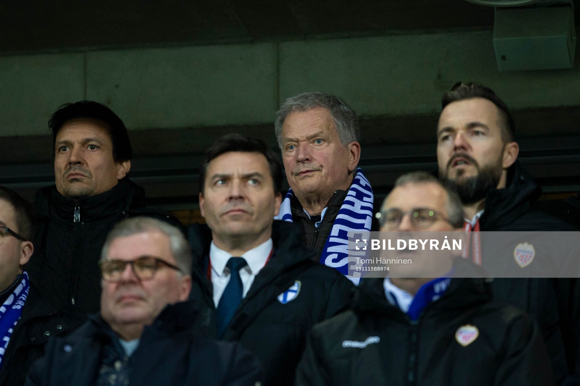 Fotboll, EM-kval, Finland - Liechtenstein: Jari Litmanen (L) and President of Finland Sauli Niinistö during their European Championship 2020 Qualifying round match Finland - Liechtenstein at the Telia 5G 15. November 2019 in Helsinki, Finland. (Tomi Hänninen/Newspix24)