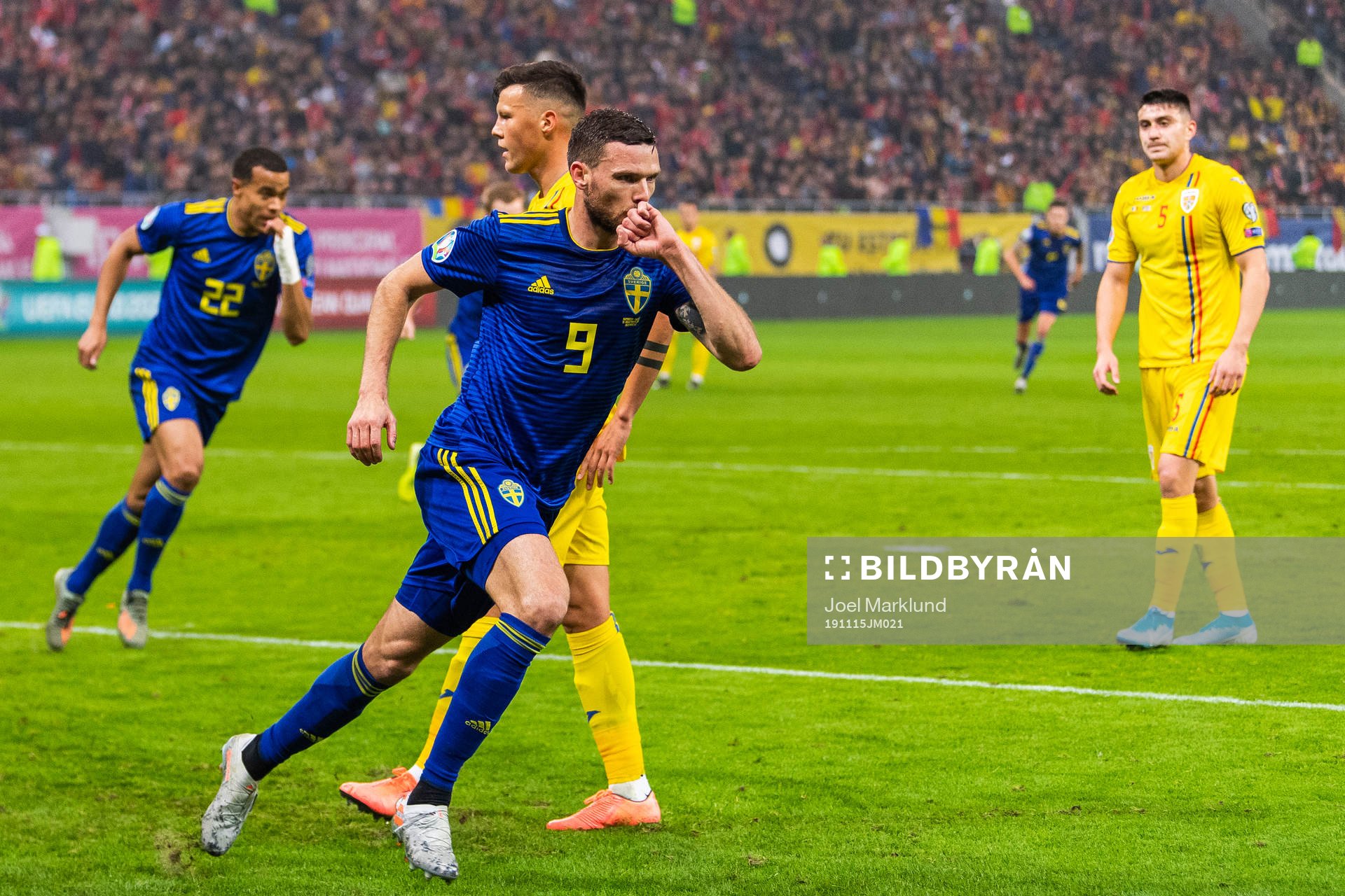 Marcus Berg of Sweden celebrates scoring 0-1