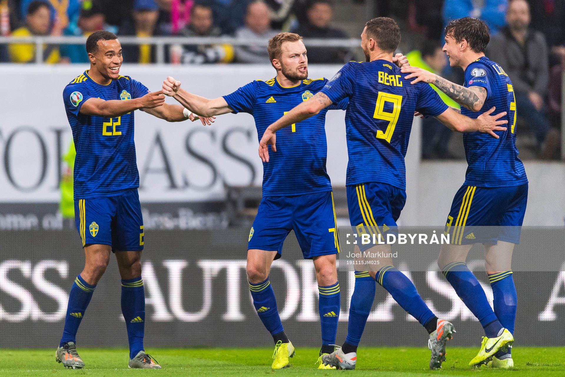Robin Quaison of Sweden celebrates with Sebastian Larsson,