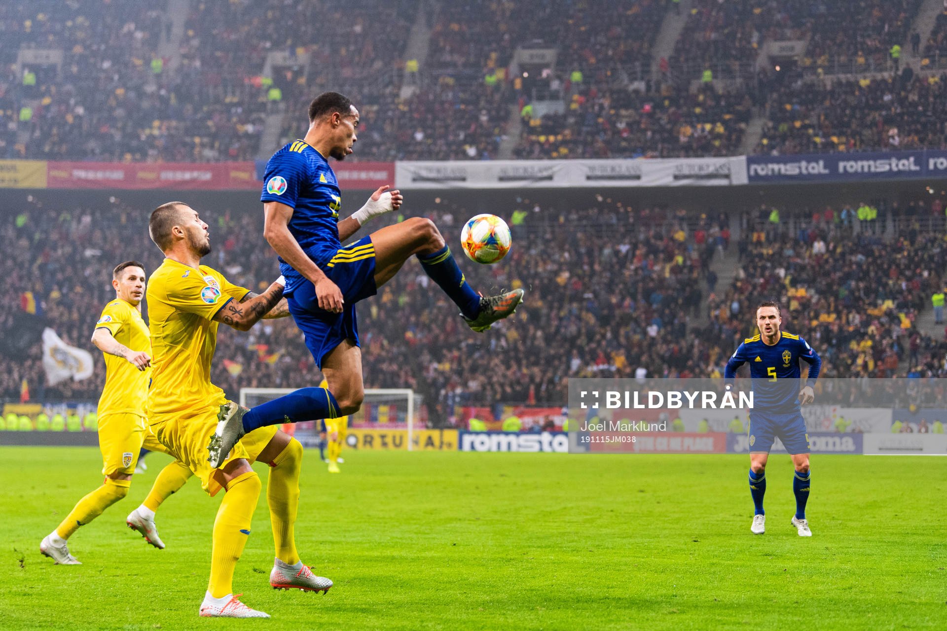 Vasile Mogos of Romania and Robin Quaison of Sweden