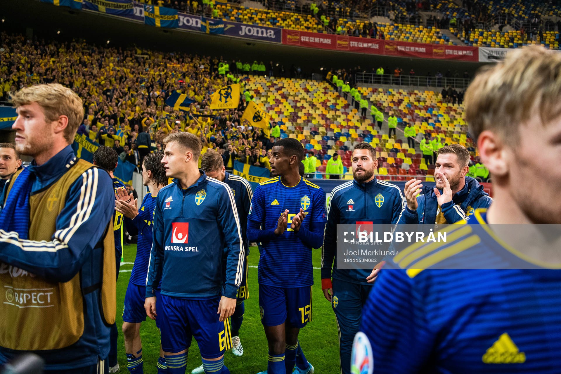 Mattias Svanberg and Alexander Isak of Sweden celebrate