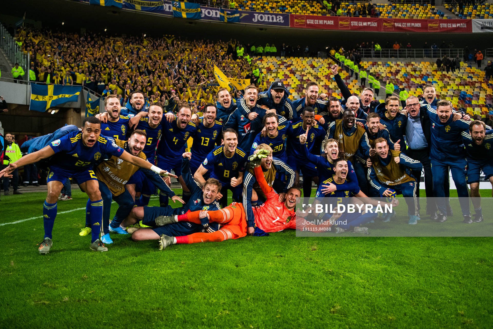 The team of Sweden celebrate
