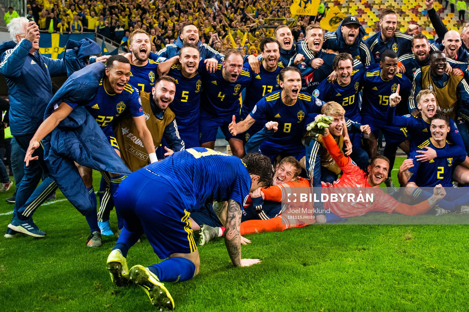 The team of Sweden celebrate