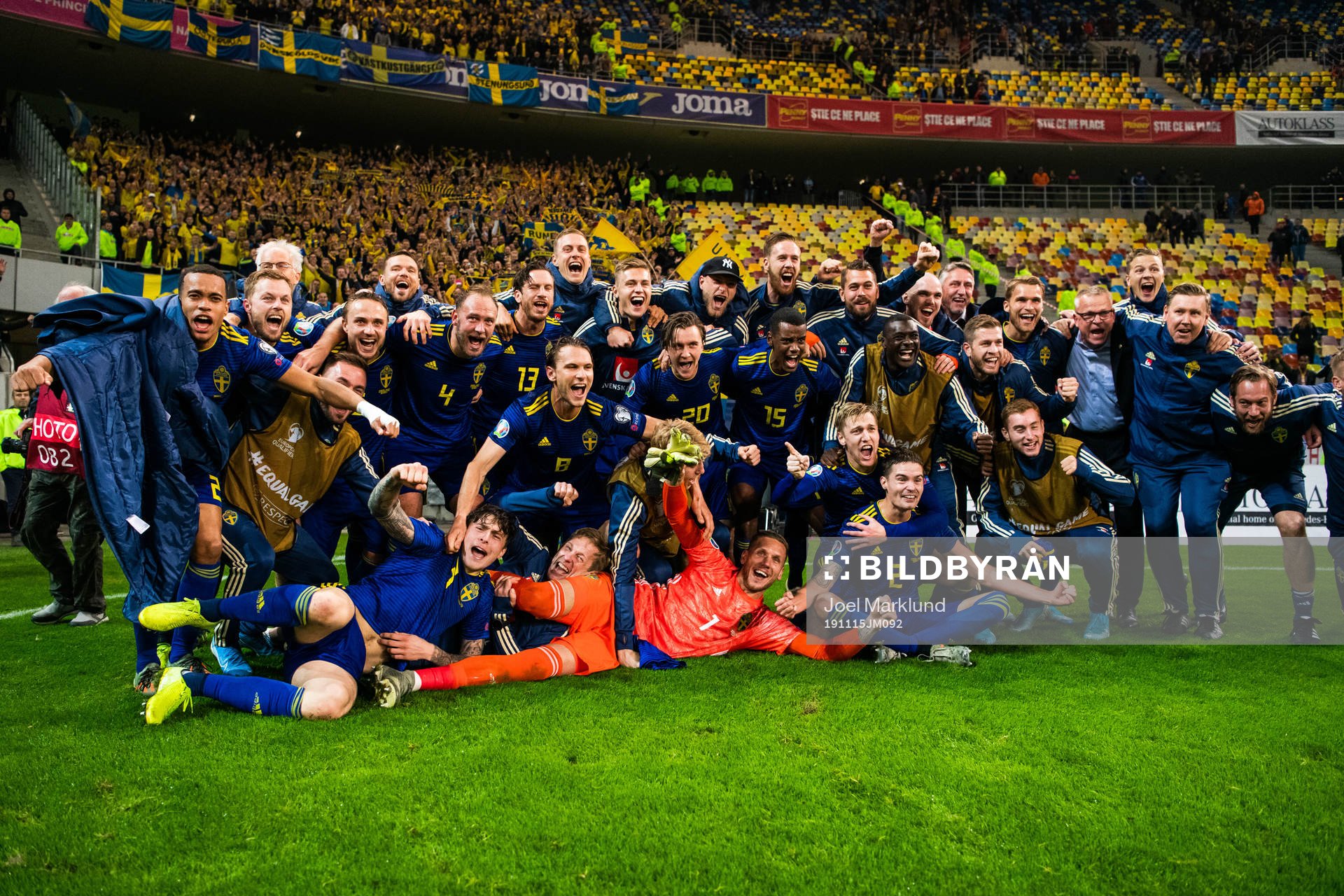 The team of Sweden celebrate