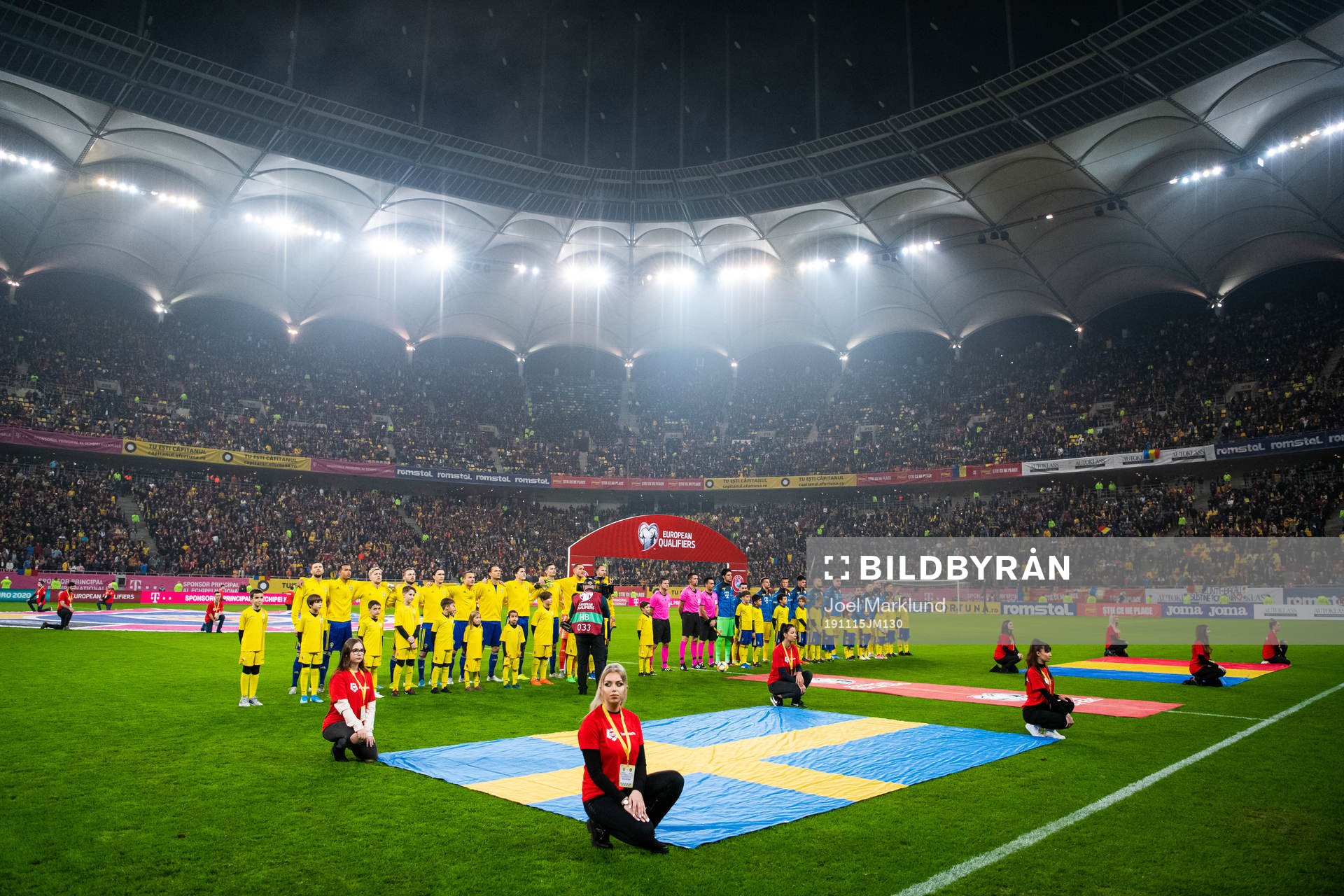 Players of Sweden and of Romania