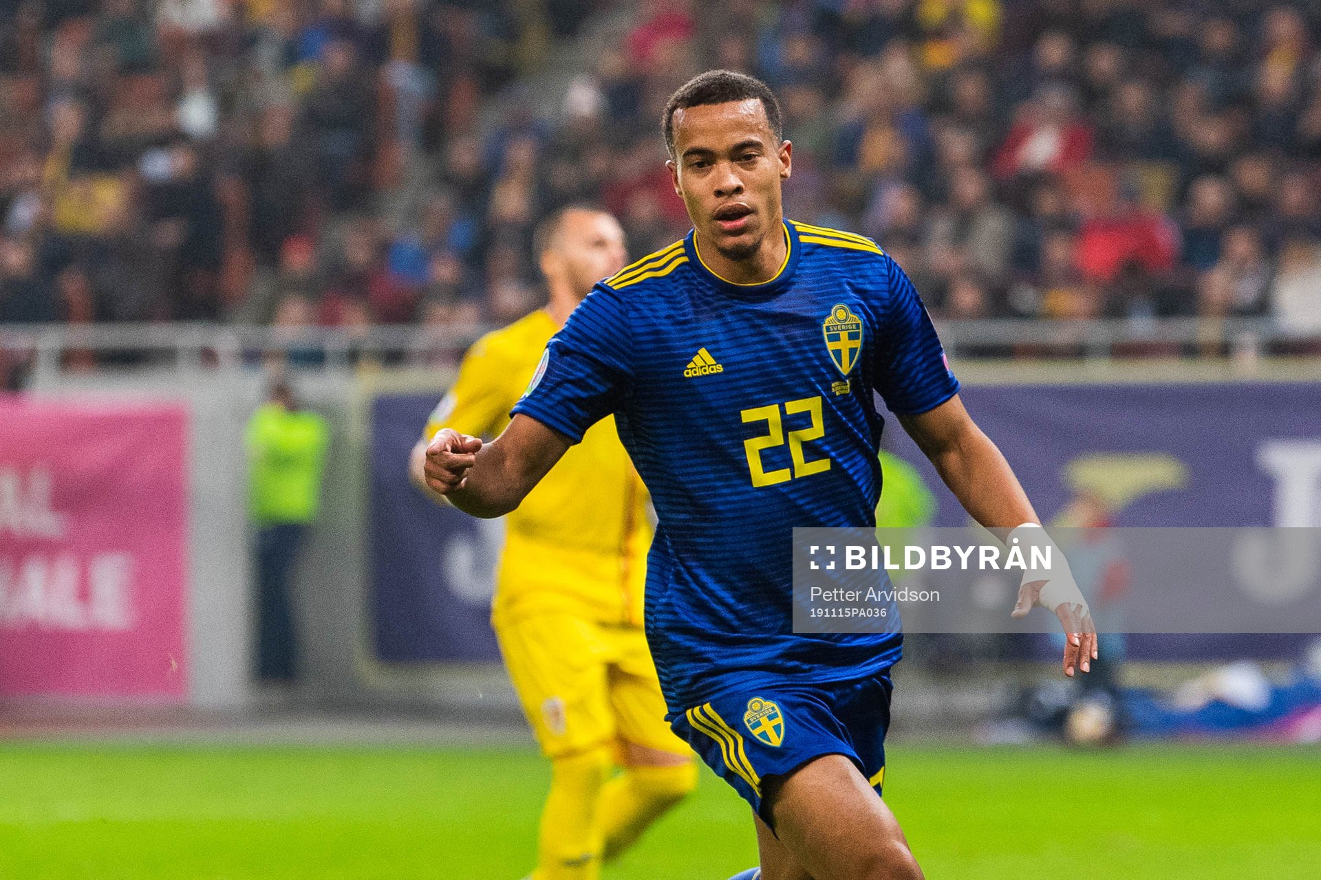 Robin Quaison of Sweden celebrates scoring 0-2