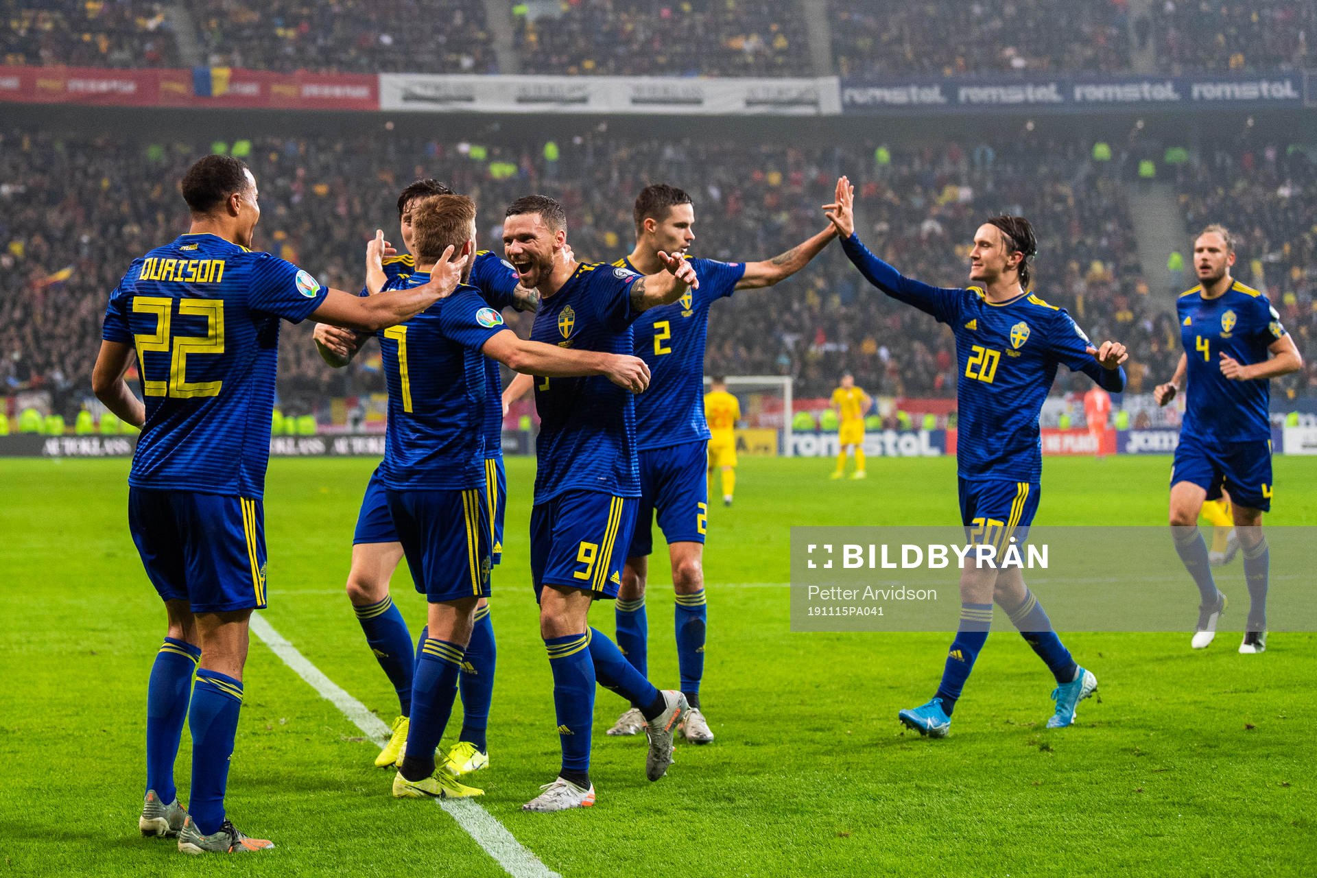 Robin Quaison celebrate with Sebastian Larsson, Mikael