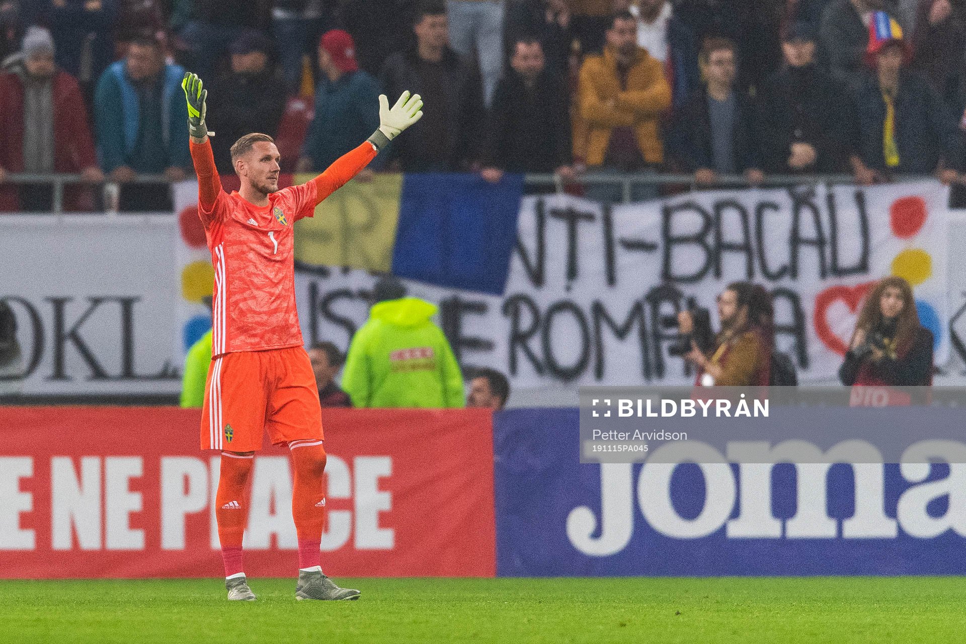 Goalkeeper Robin Olsen of Sweden reacts