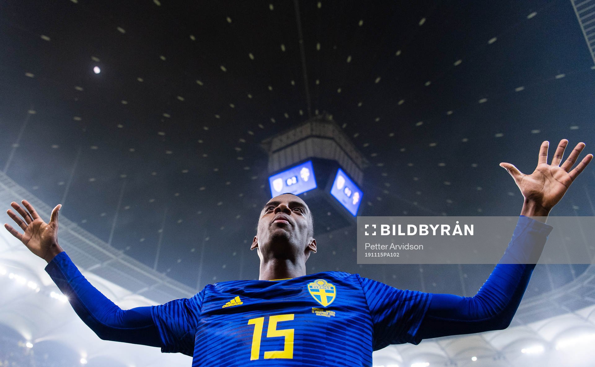 Alexander Isak of Sweden celebrates