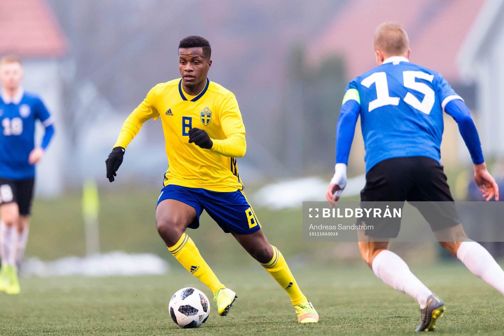 Sveriges Manasse Kusu under fotbollsmatchen i EM-kvalet för P19 mellan Sverige och Estland den 16 november 2019 i Sandviken. 