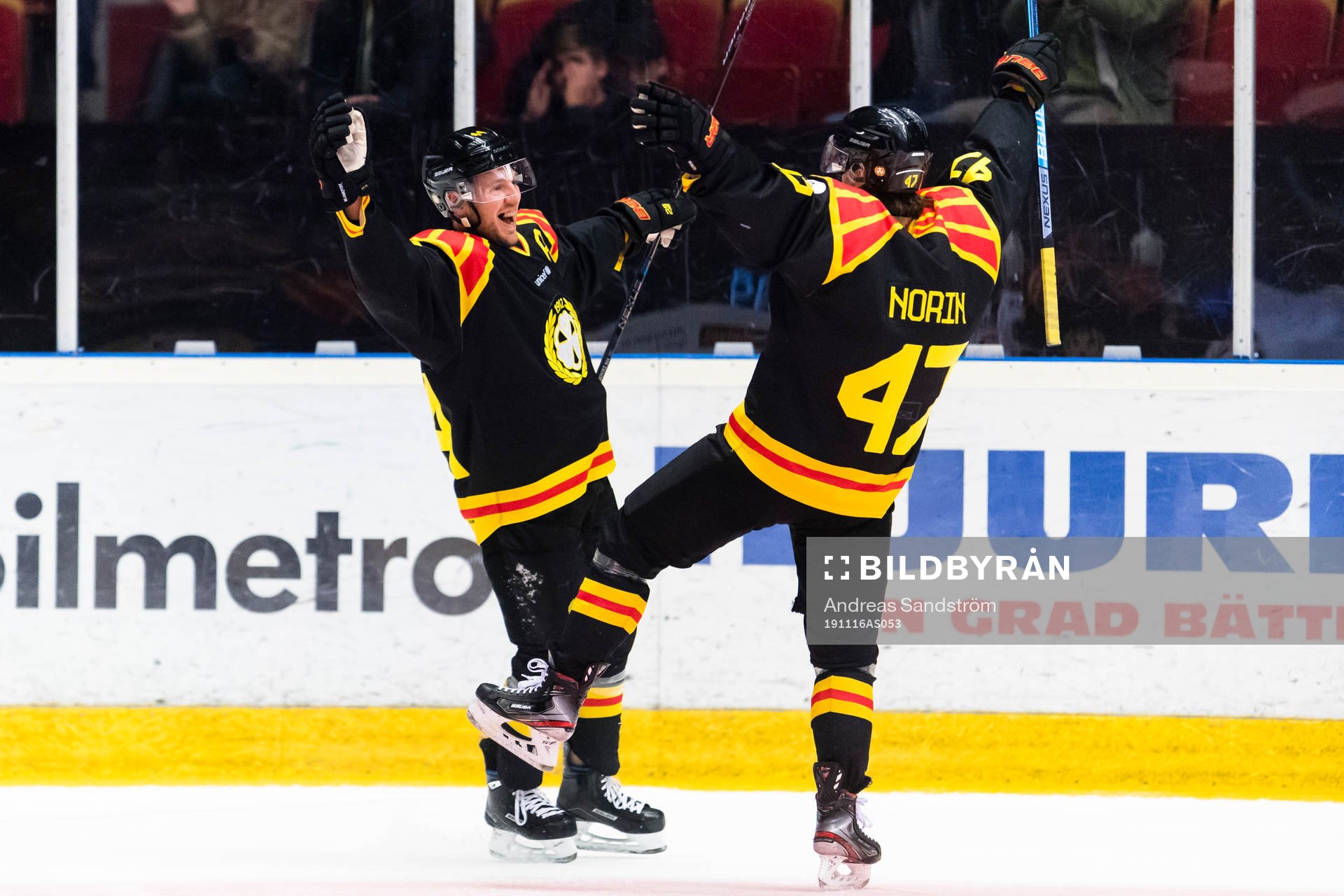 Brynäs Jacob Blomqvist gör 2-1 och firar med Eric Norin