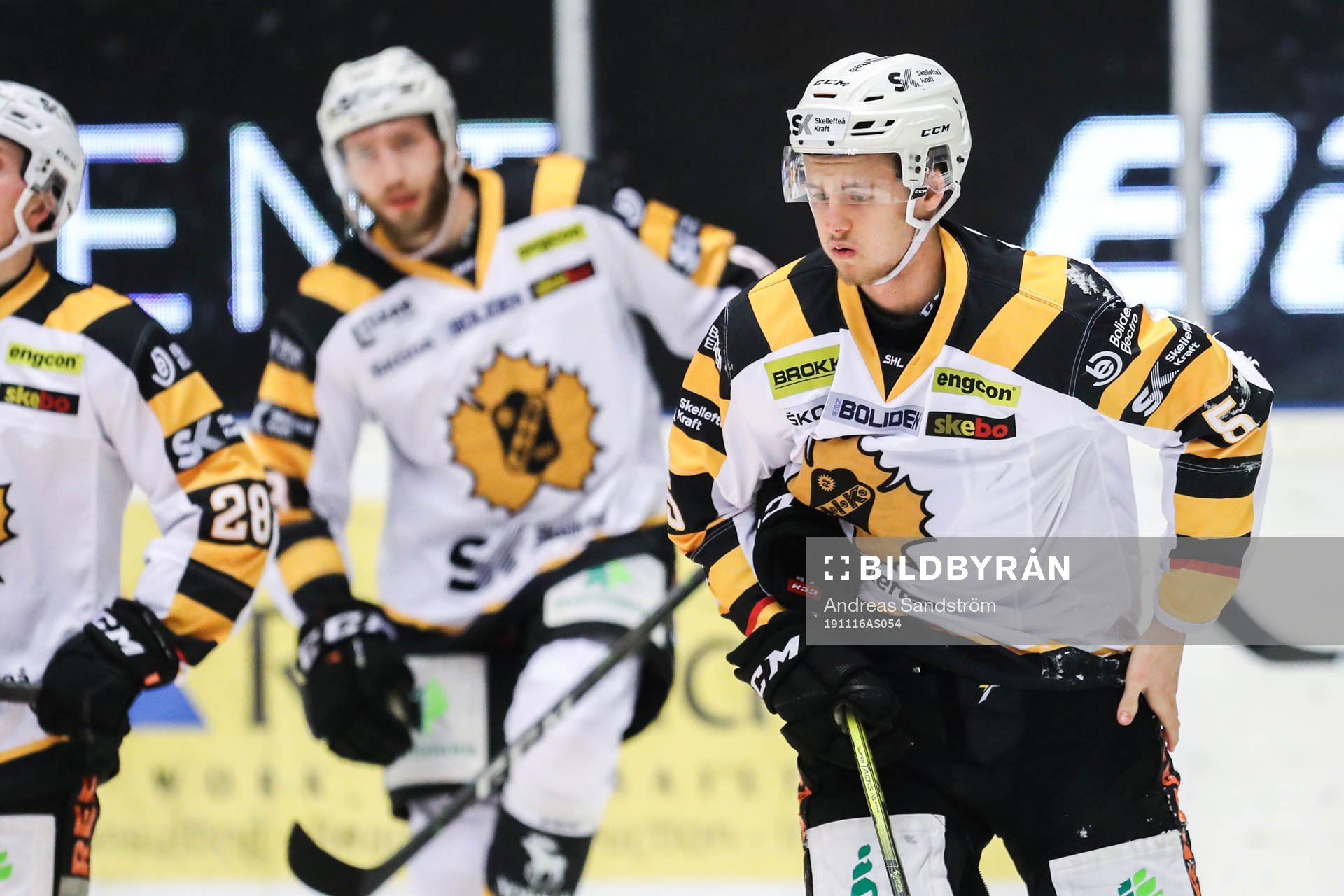 Skellefteås Philip Broberg tar sig för höften