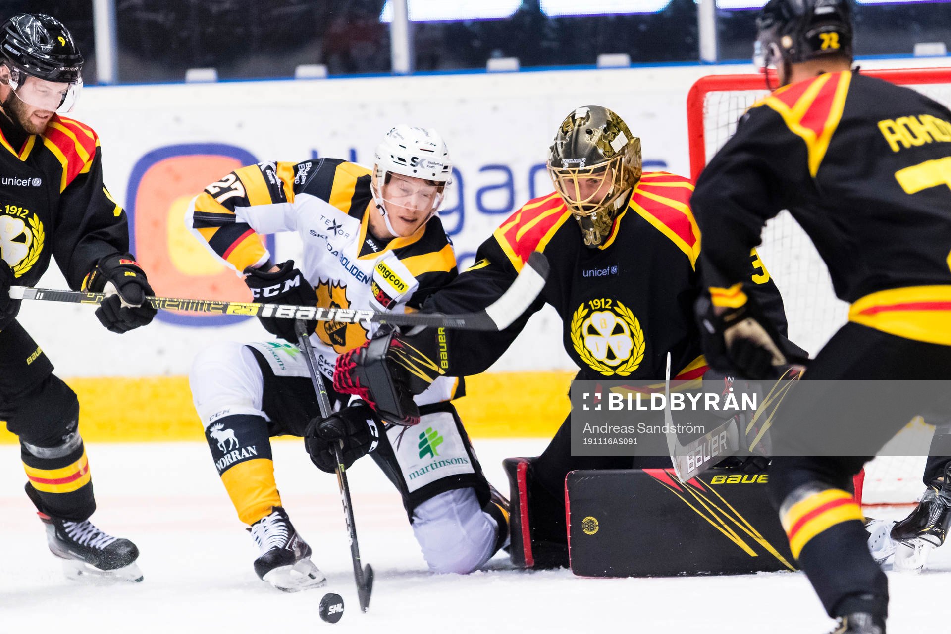 Skellefteås Robin Alvarez oroar framför Brynäs målvakt