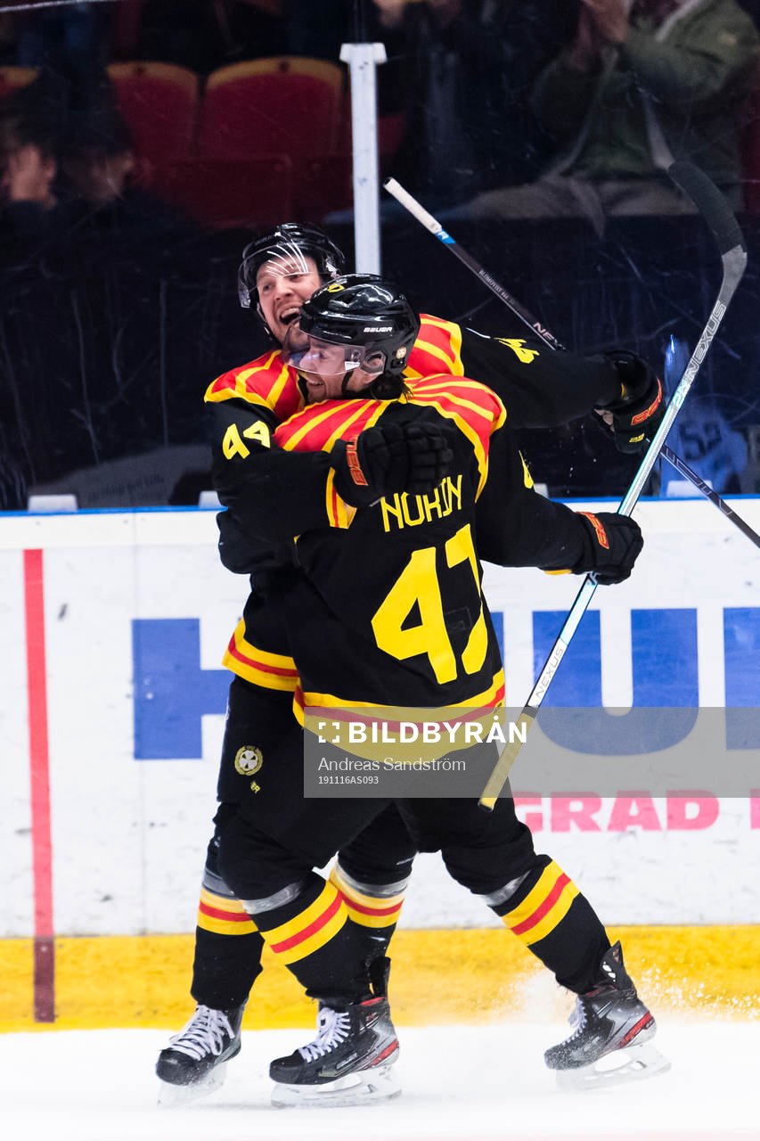 Brynäs Jacob Blomqvist gör 1-0 och jublar med Eric Norin