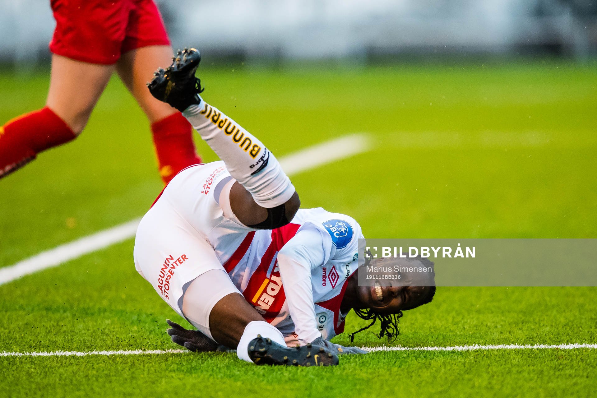 Kennya Kinda Esther Cordner of Sandviken in pain