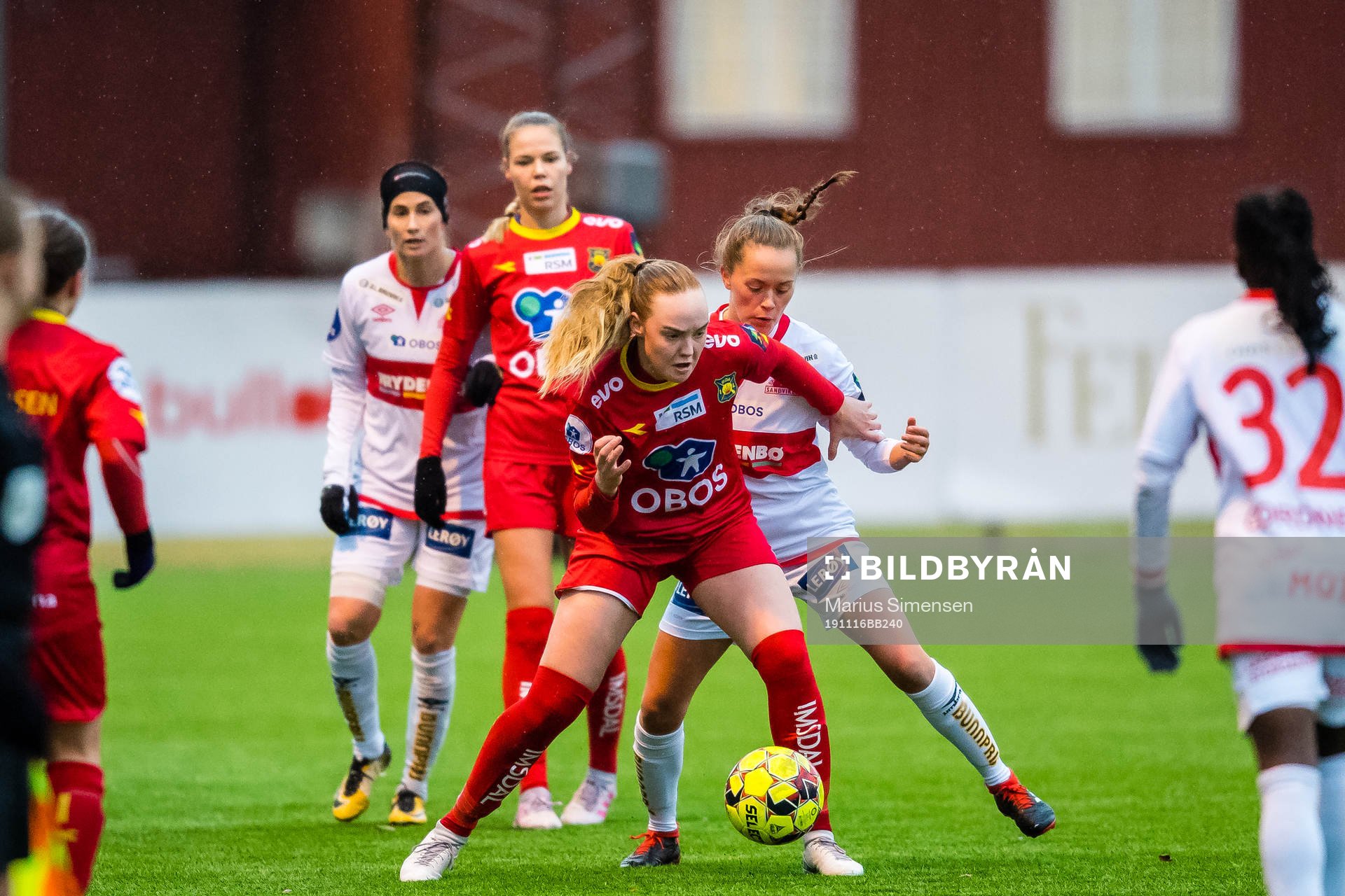Birgitte Bjørlykhaug of Røa and Ingrid Altermark of Sandviken during the Toppserien football match between Røa and Sandviken on November 16, 2019 in Oslo.