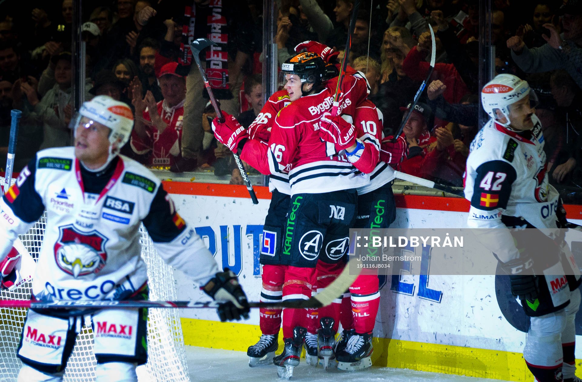 Örebros Lukas Pilö och Shane Harper jublar vid 2-0