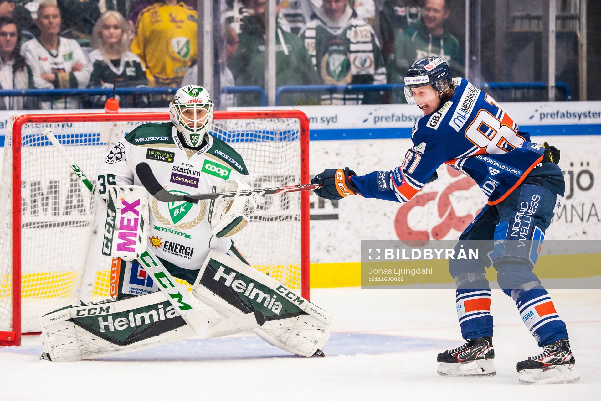 Växjös Fredrik Karlström och Färjestads målvakt Markus