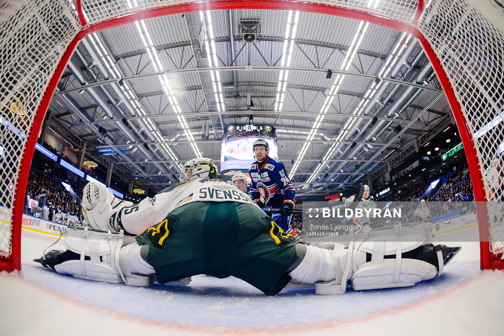 Växjös Brendan Shinnimin oroar framför Färjestads