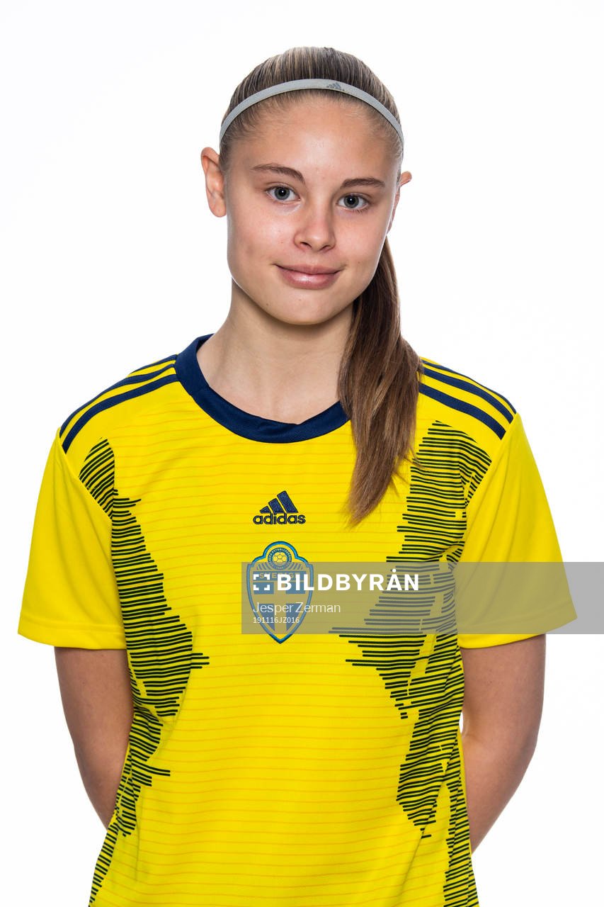 Izabelle Wahlstedt i F15-landslaget