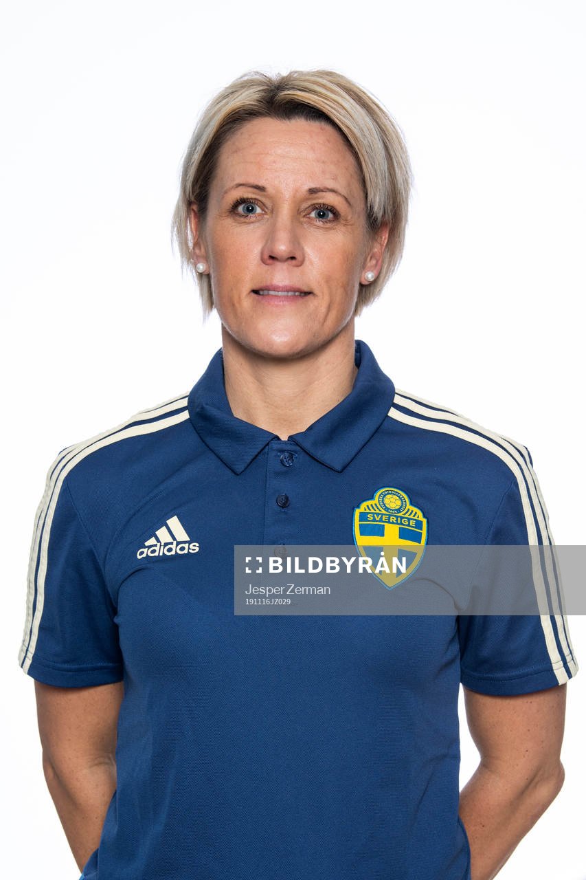 Målvaktstränare Maria Busk Madland i F15-landslaget poserar för porträtt den 16 november 2019 i Stockholm.