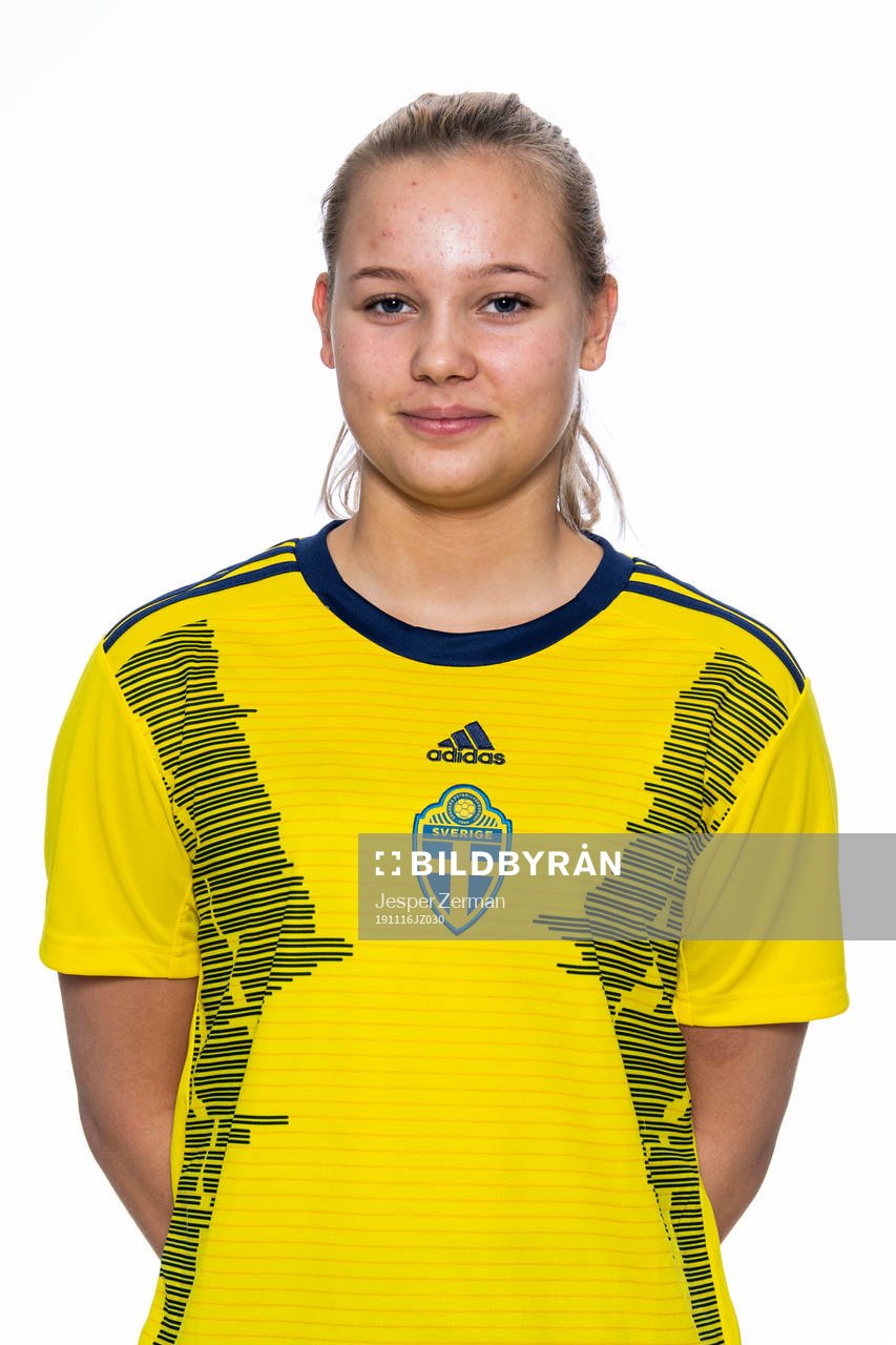Evelina Moberg i F15-landslaget