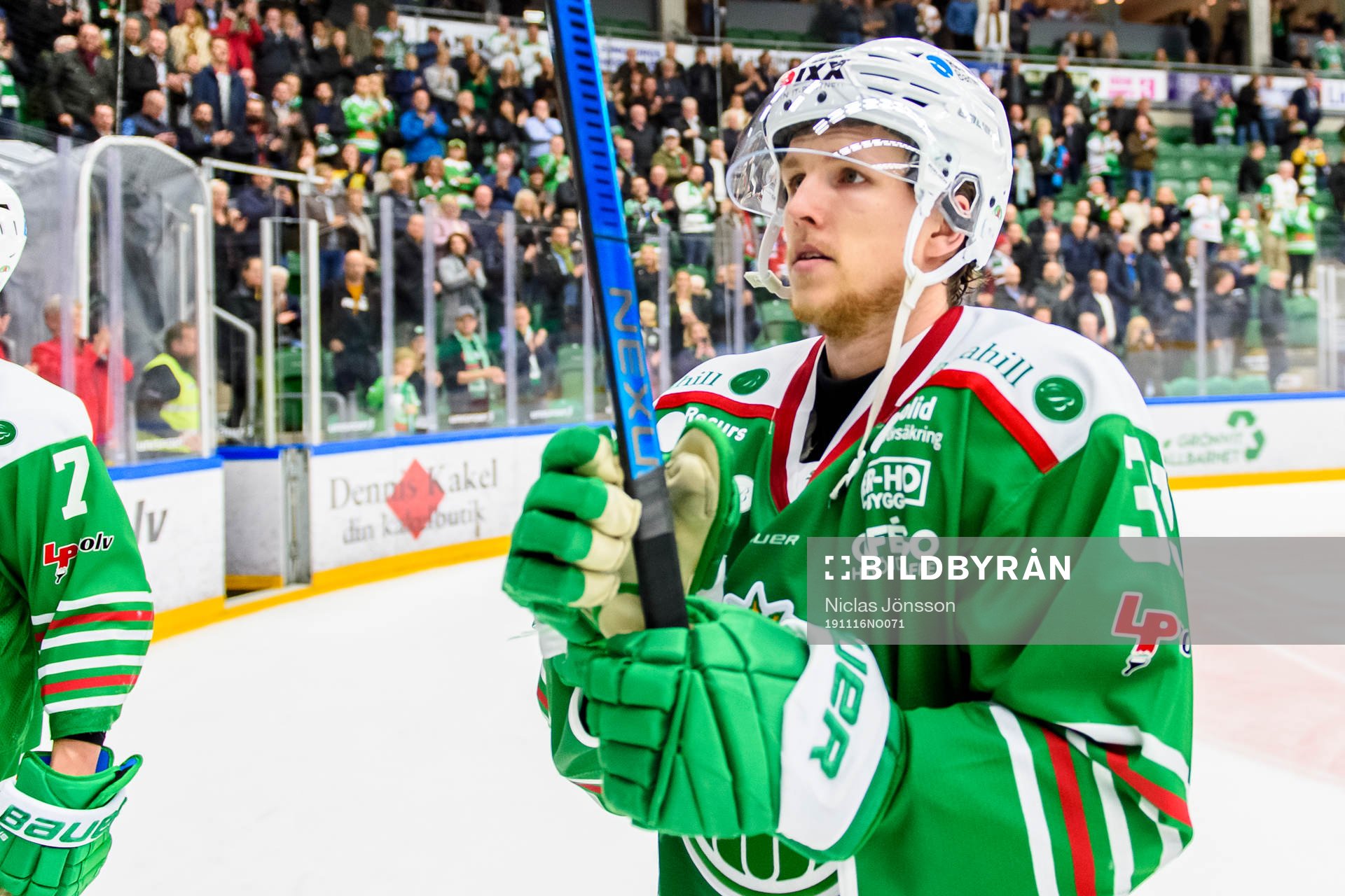 Rögles Niklas Hansson jublar jublar ishockeymatchen i SHL