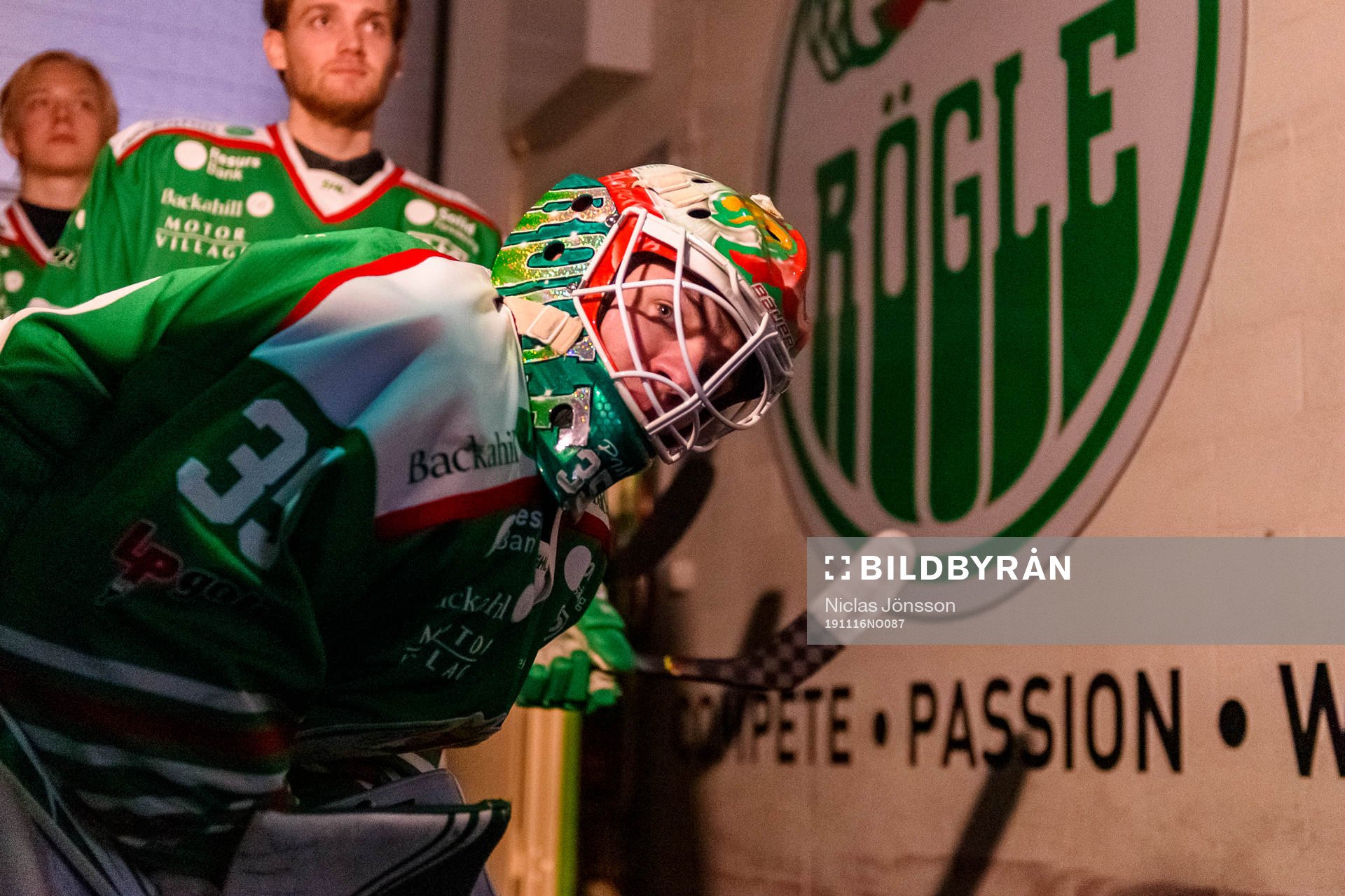 Rögles målvakt Roman Will innan ishockeymatchen i SHL