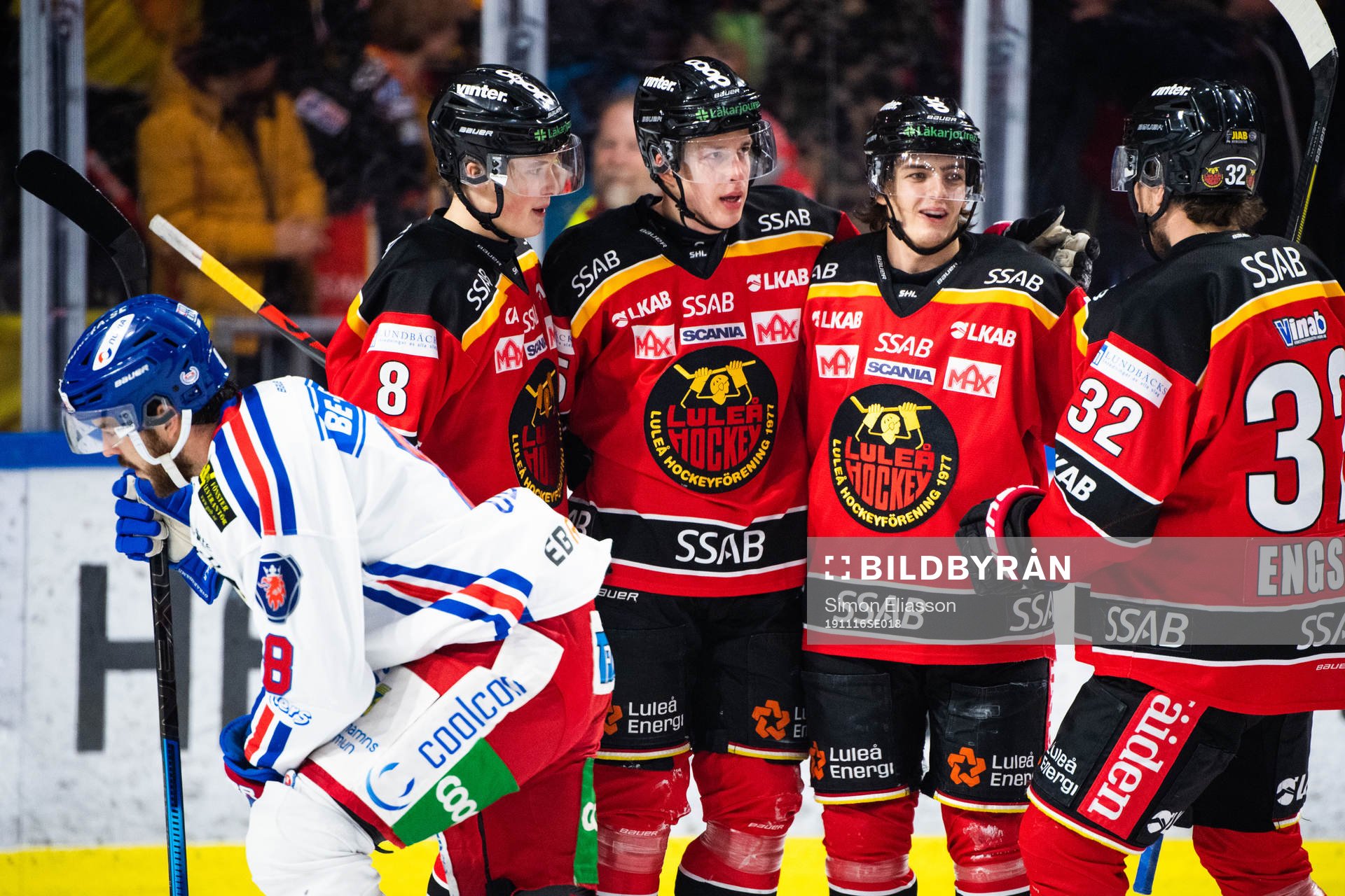 Luleås Isac Brännström jublar med lagkamrater