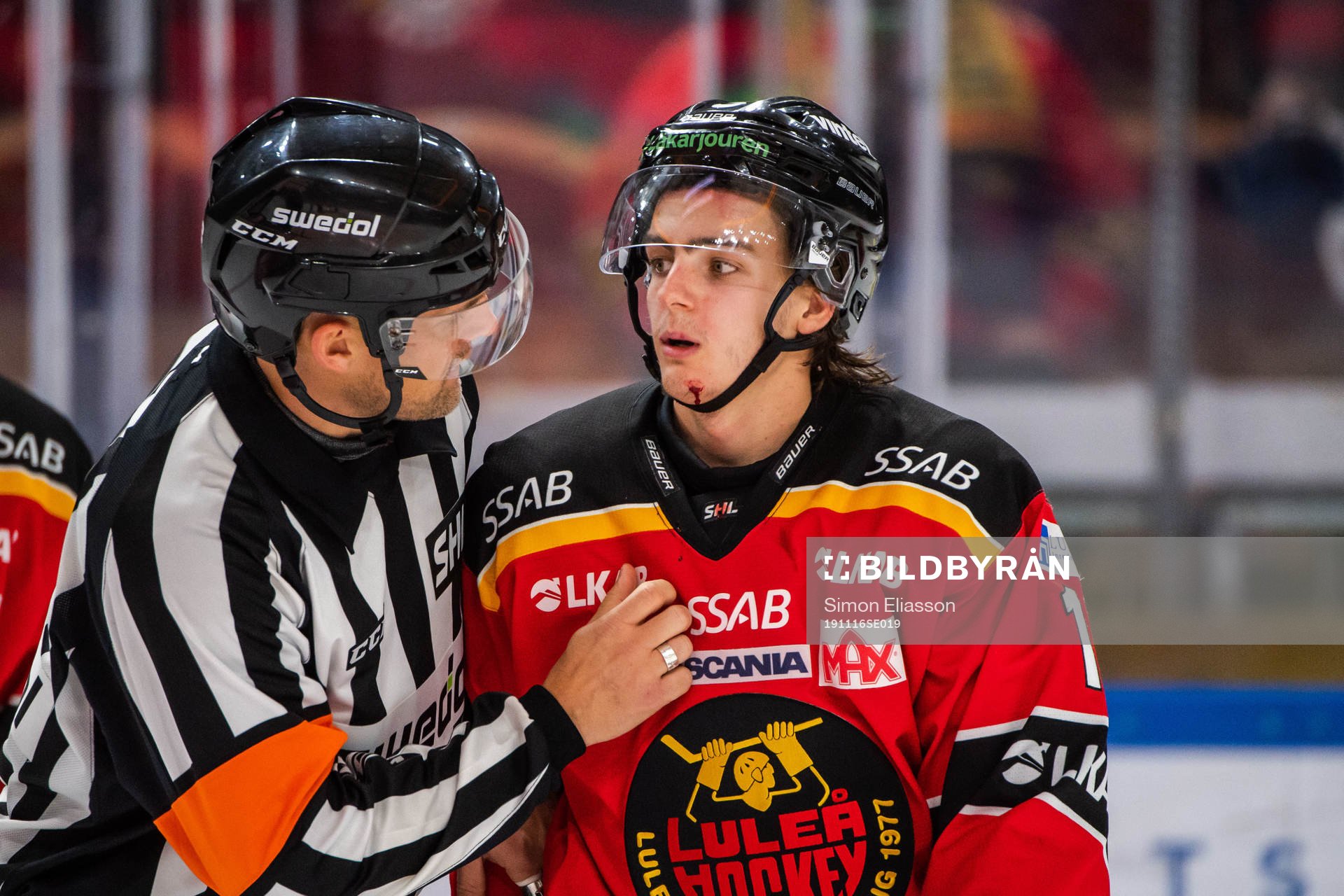 Luleås Isac Brännström blöder från hakan