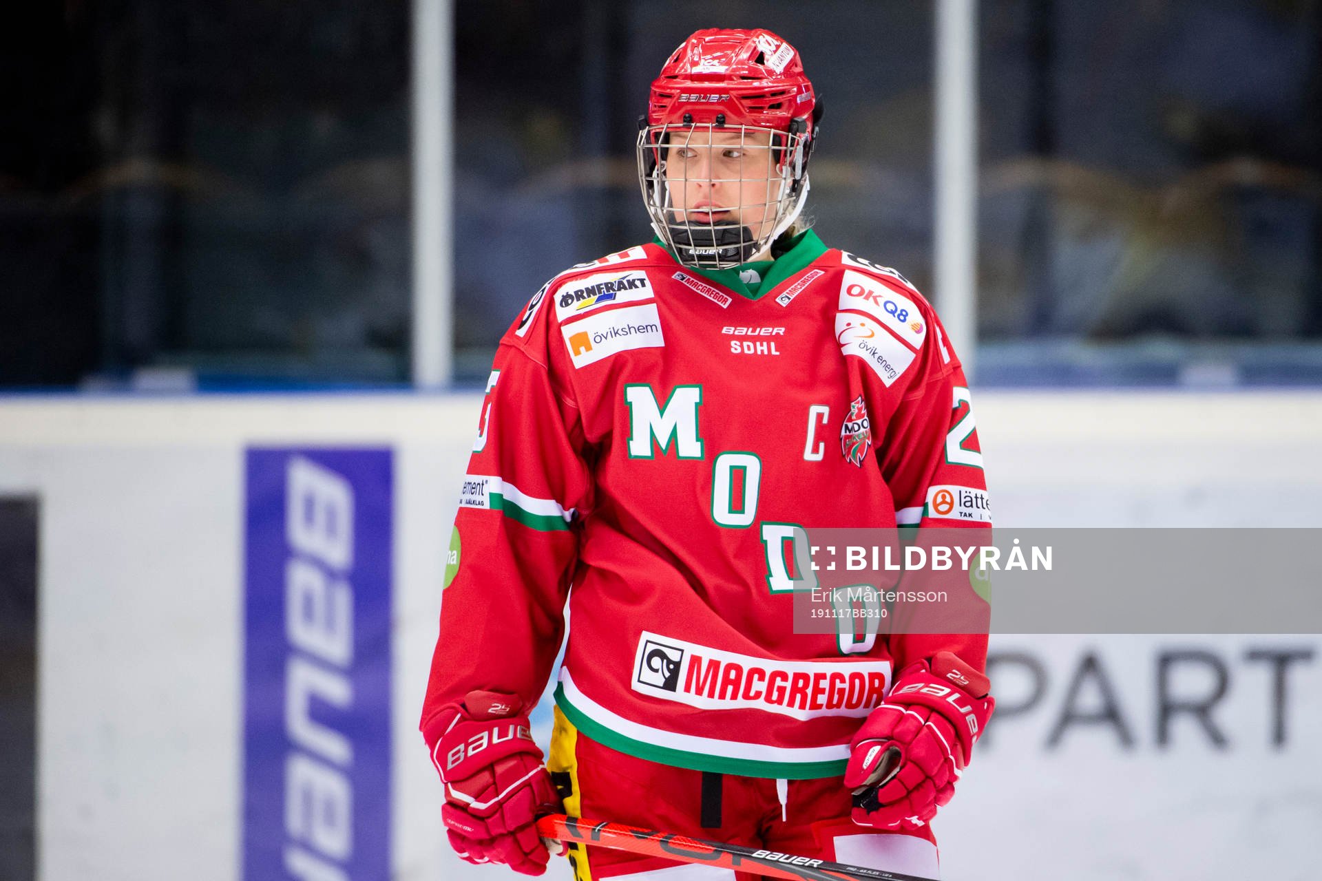 Modos Olivia Carlsson värmer upp