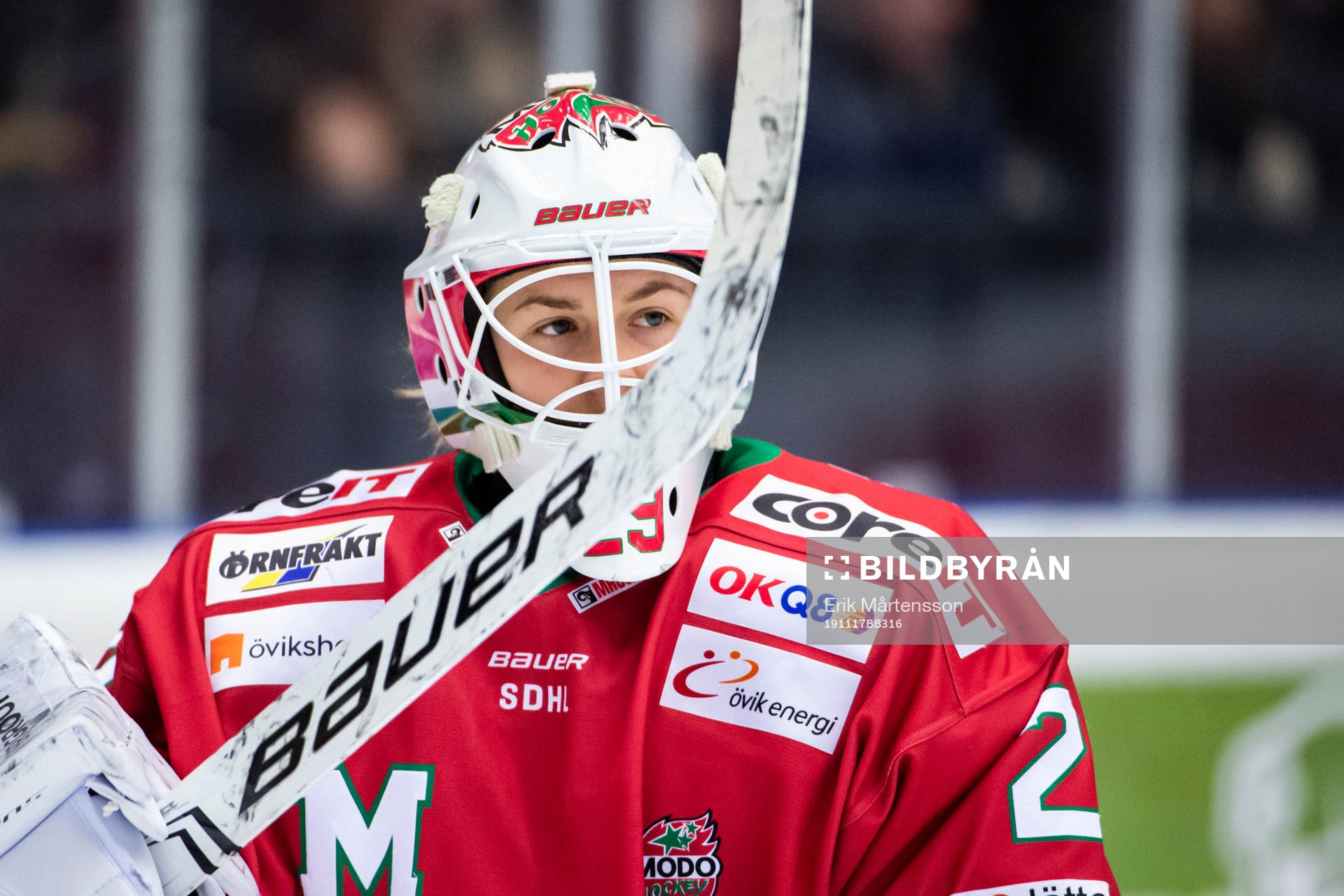 Modos målvakt Klara Peslarova värmer upp