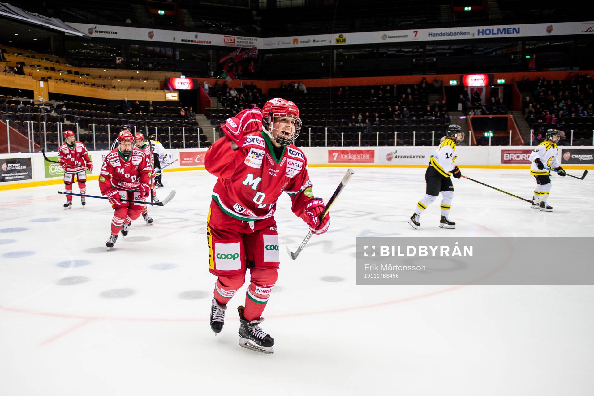 Modos Erica Rieder jublar